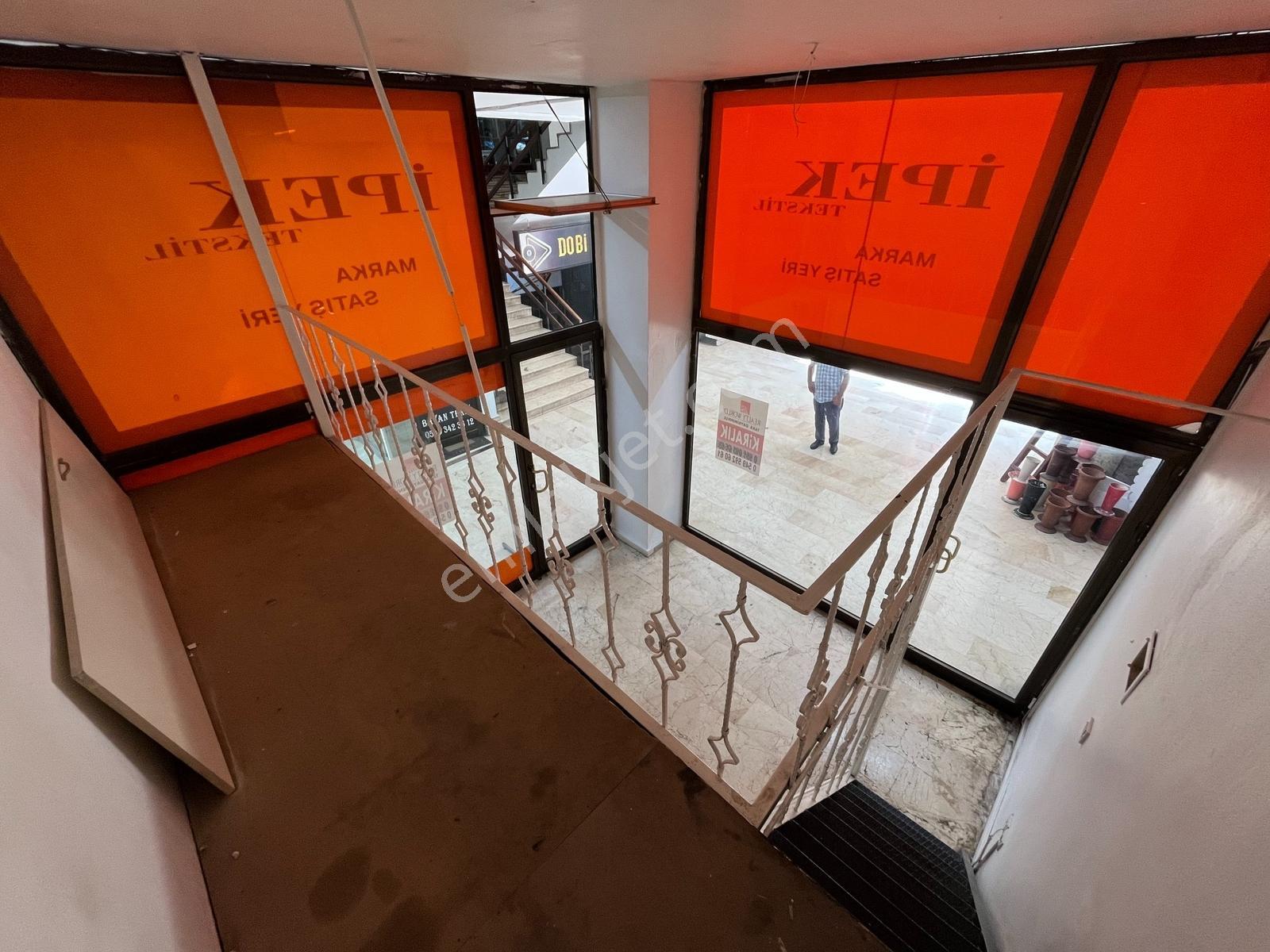 Rw Taka | De Sa Galeria İş Merkezinde Meydanda Kiralık Dükkan - Görsel 4
