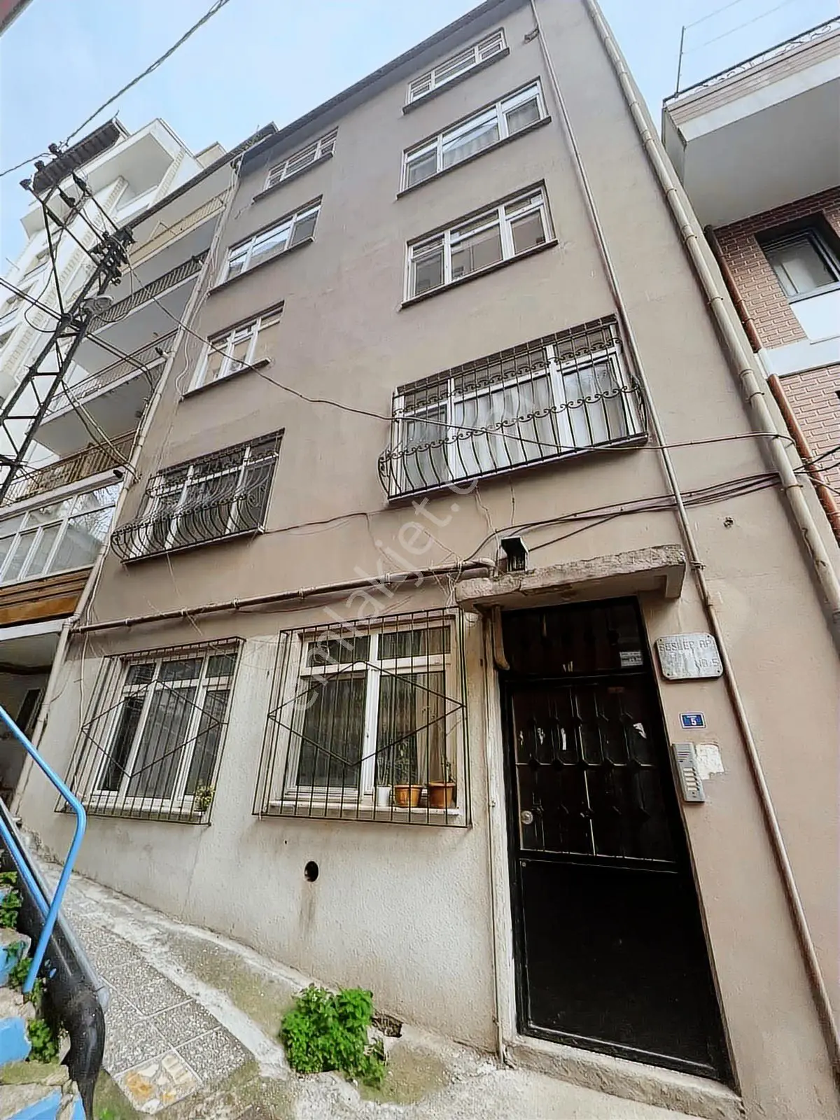 Bahçe Kullanımlı 2+1 Satılık Daire