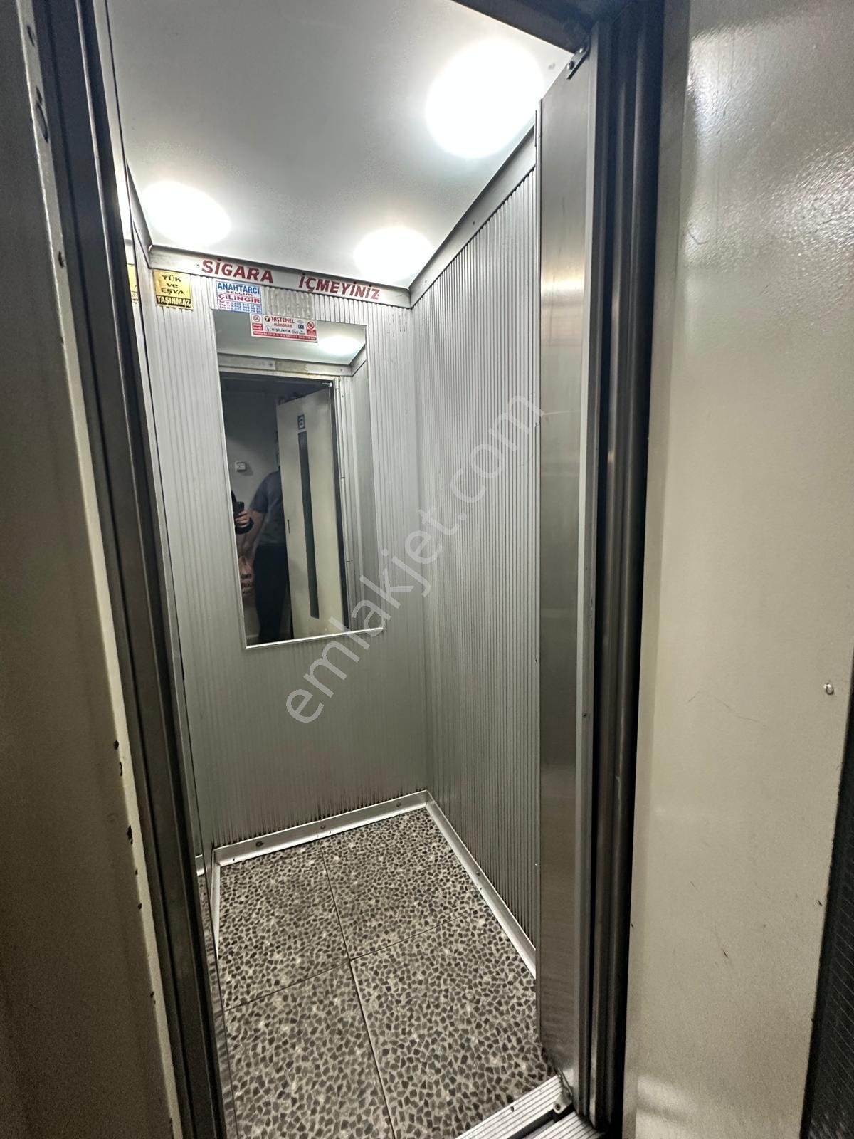 Göçmen Gayrimenkul'den Çarşı Merkezde Kiralık 3+1 Daire - Görsel 16