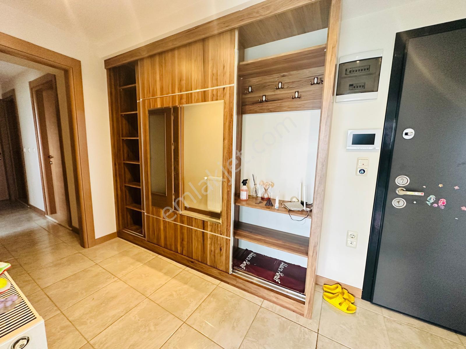 Göçmen Gayrimenkul'den Çarşı Merkezde Kiralık 3+1 Daire - Görsel 13