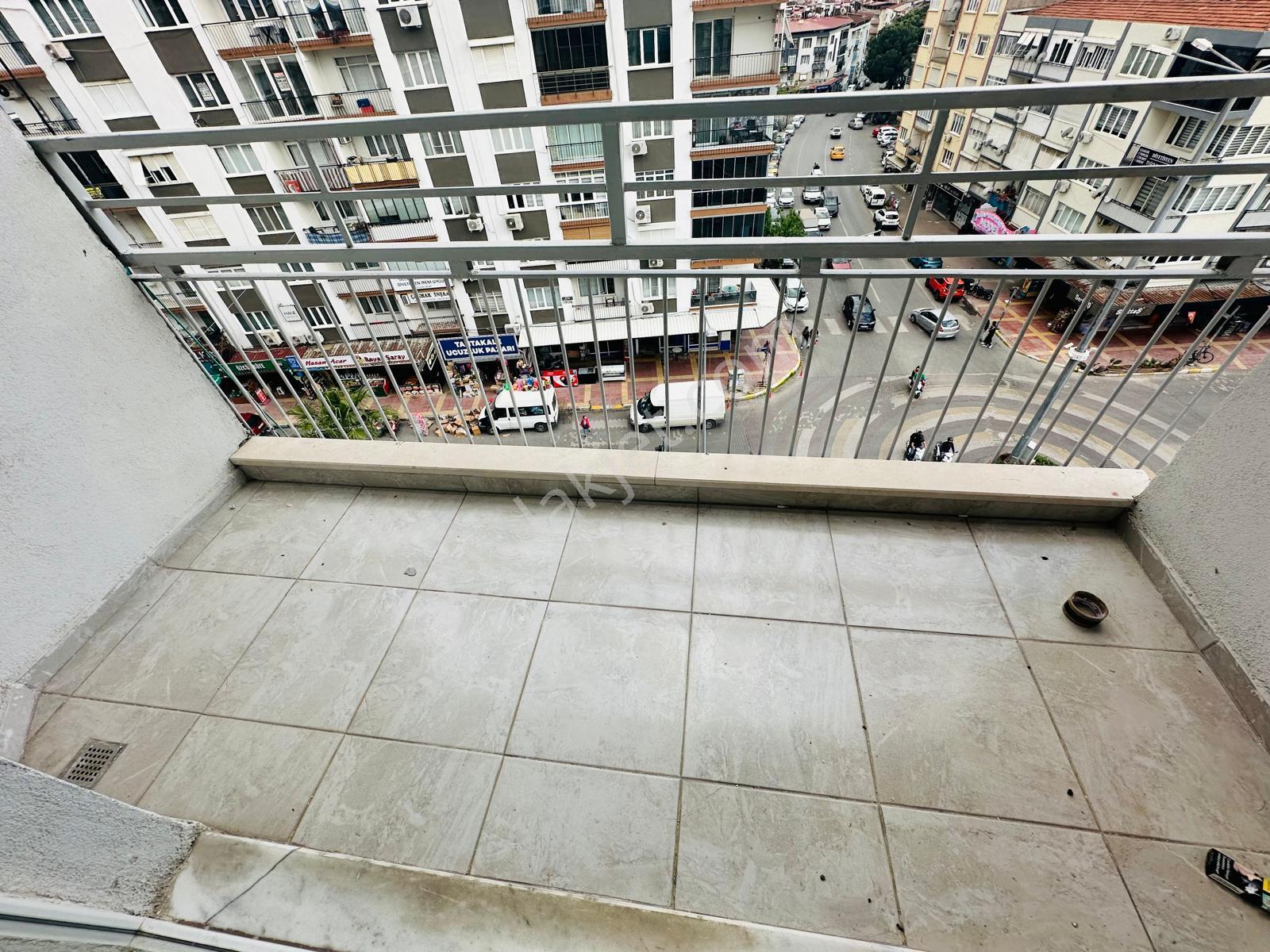 Göçmen Gayrimenkul'den Çarşı Merkezde Kiralık 3+1 Daire - Görsel 18
