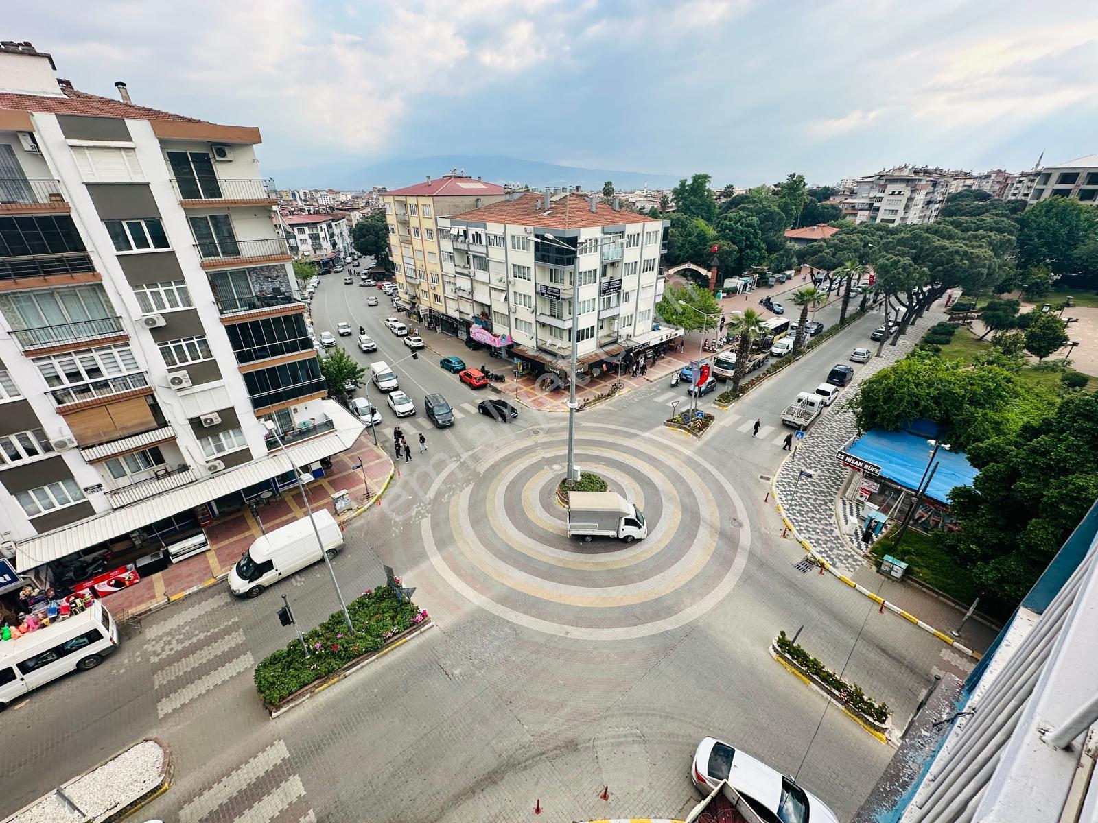 Göçmen Gayrimenkul'den Çarşı Merkezde Kiralık 3+1 Daire - Görsel 14