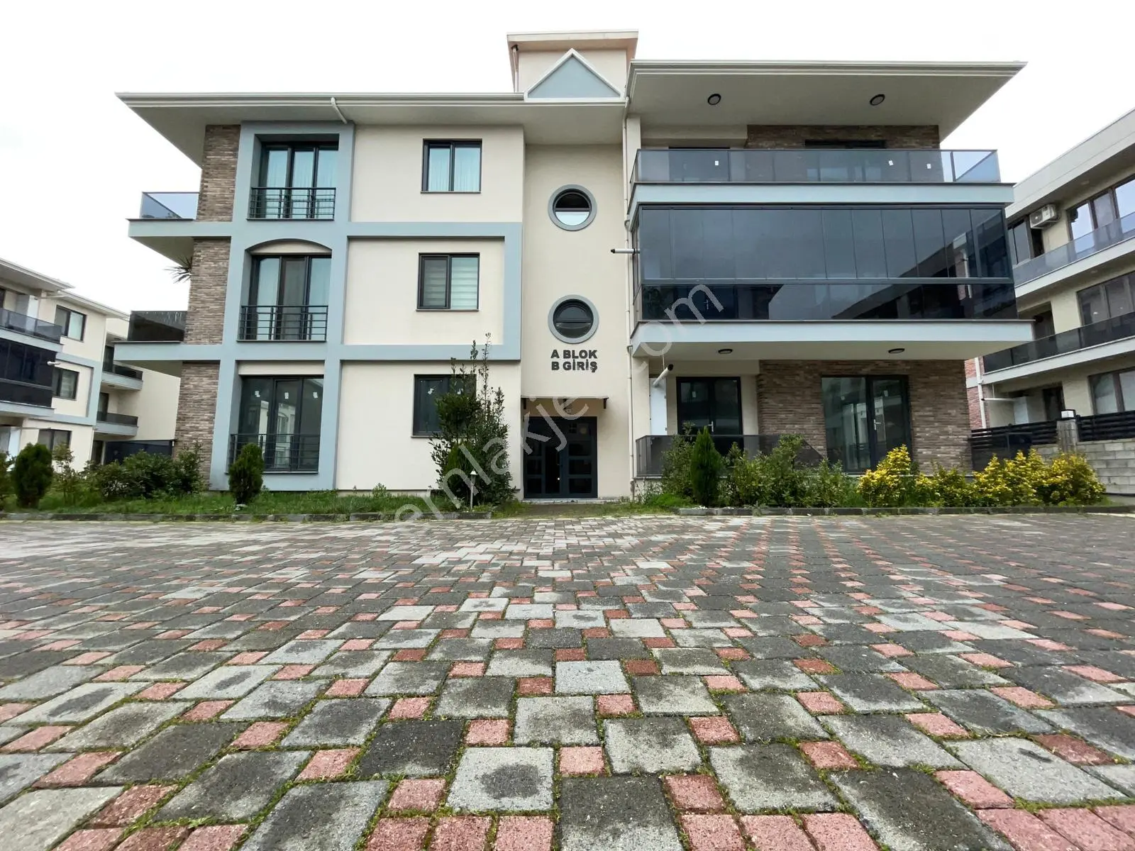 Yağcılar Mah 3+1 Üçüncü Kat Yerden Isıtmalı Ferah Daire