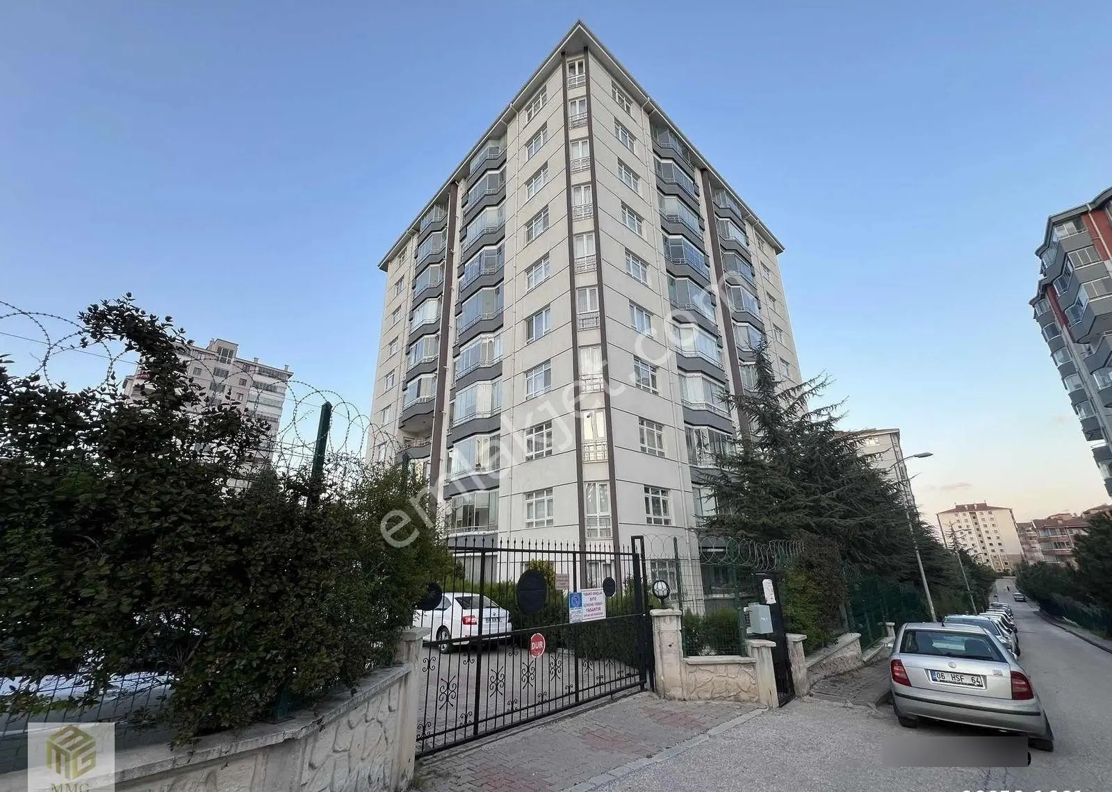 Ata Mah.'de Site İçerisinde Cadde Üzeri Manzaralı Ara Kat Daire