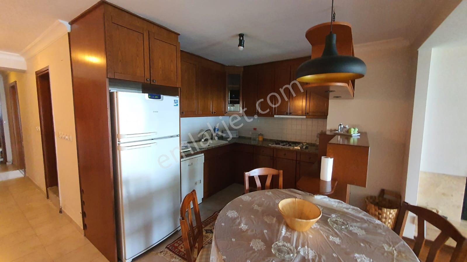 Kuşadası Merkez'de Dublex Kiralık Yalı Dairesi - Görsel 9