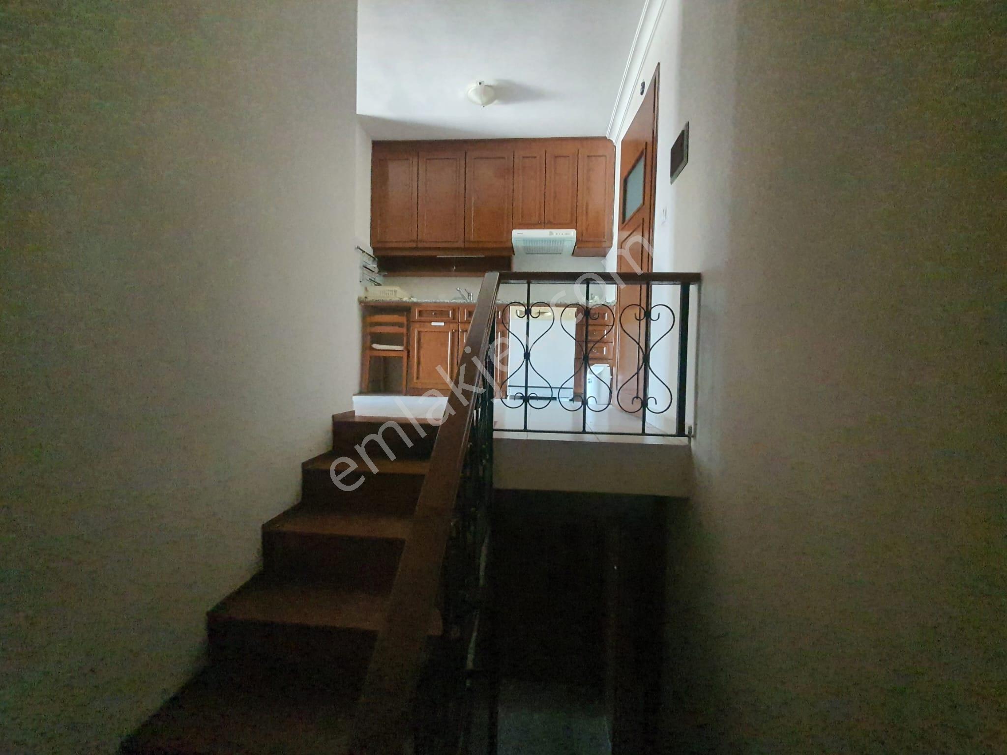 Kuşadası Merkez'de Dublex Kiralık Yalı Dairesi - Görsel 16