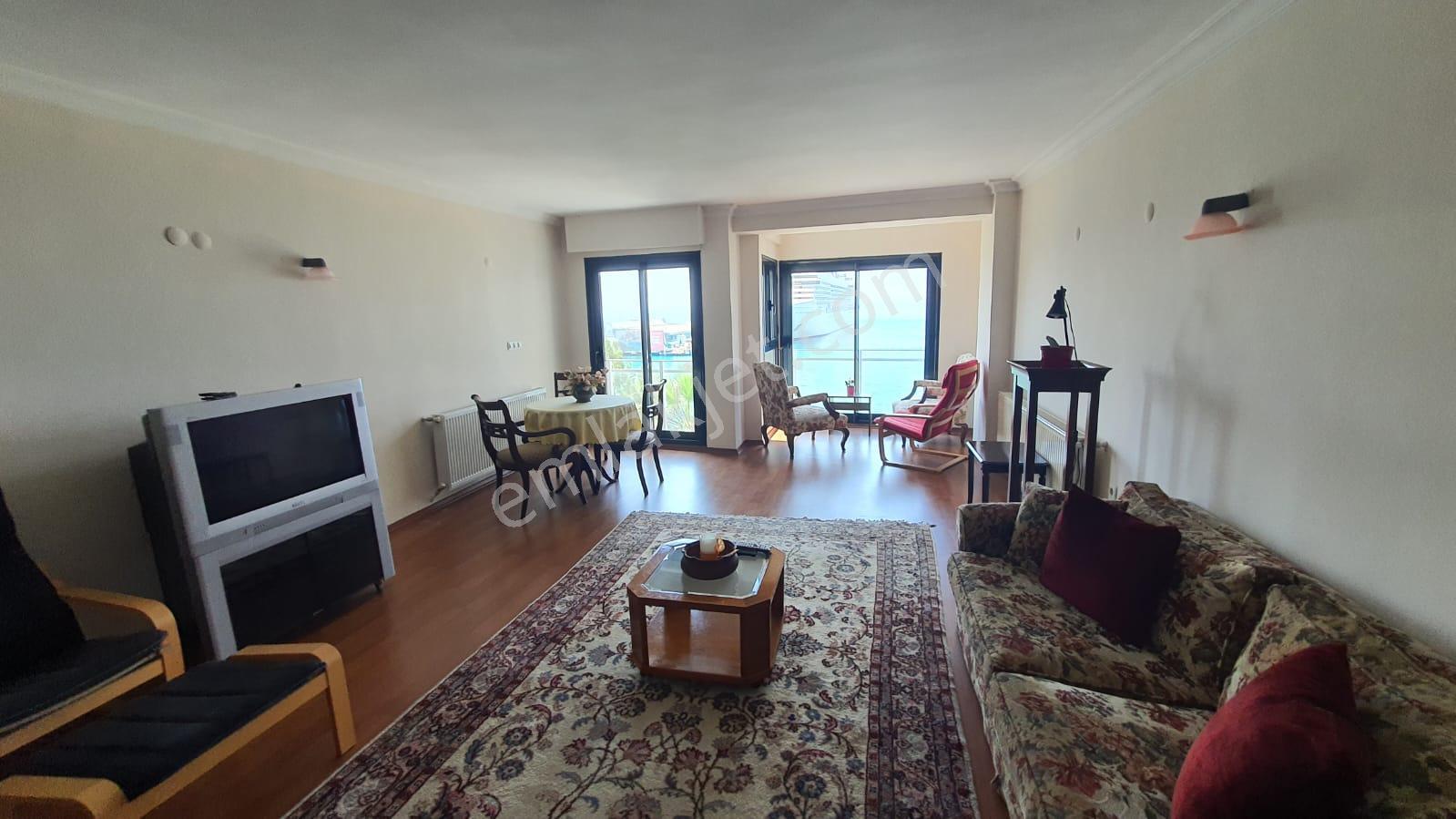 Kuşadası Merkez'de Dublex Kiralık Yalı Dairesi - Görsel 3