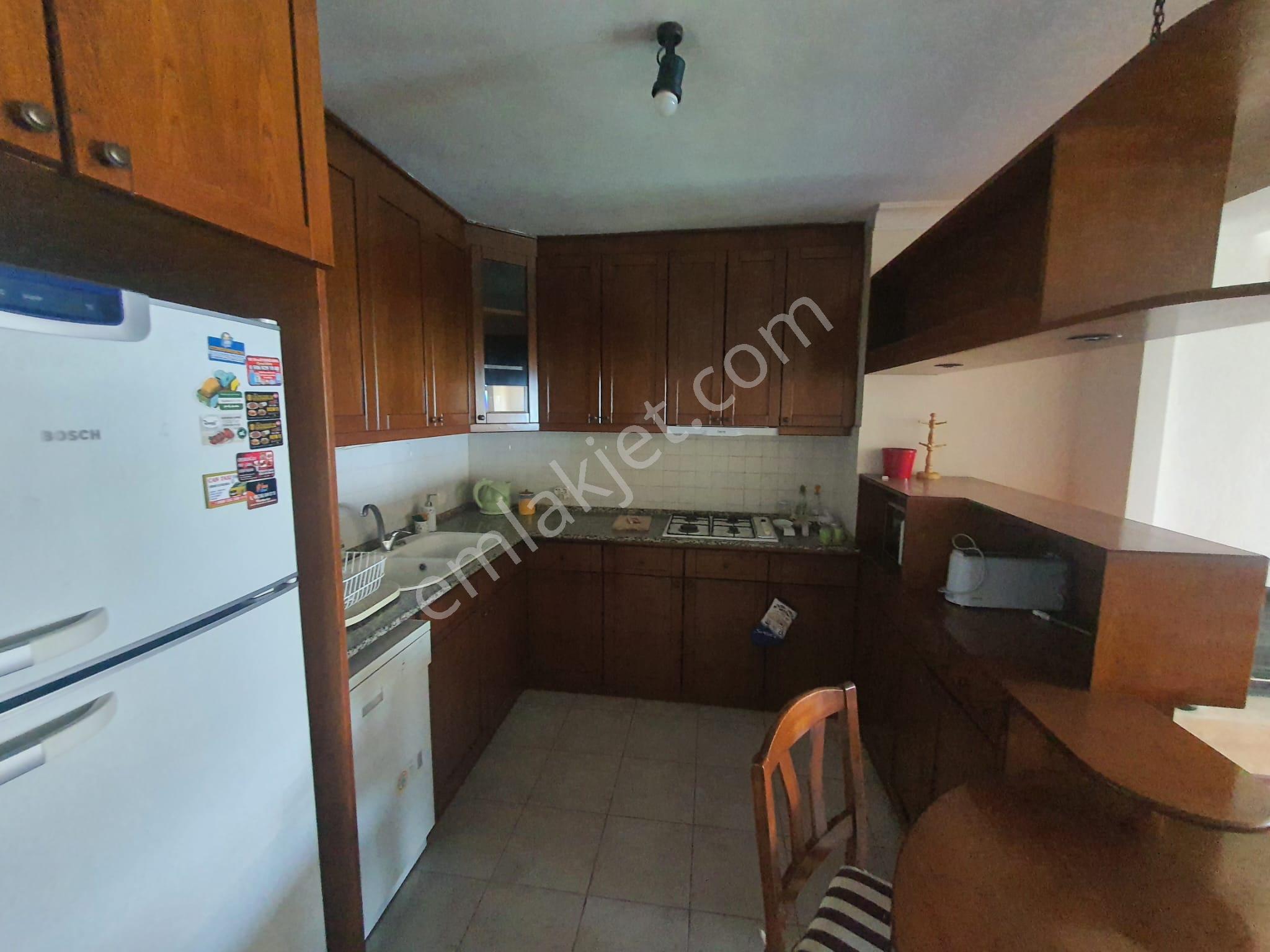 Kuşadası Merkez'de Dublex Kiralık Yalı Dairesi - Görsel 8