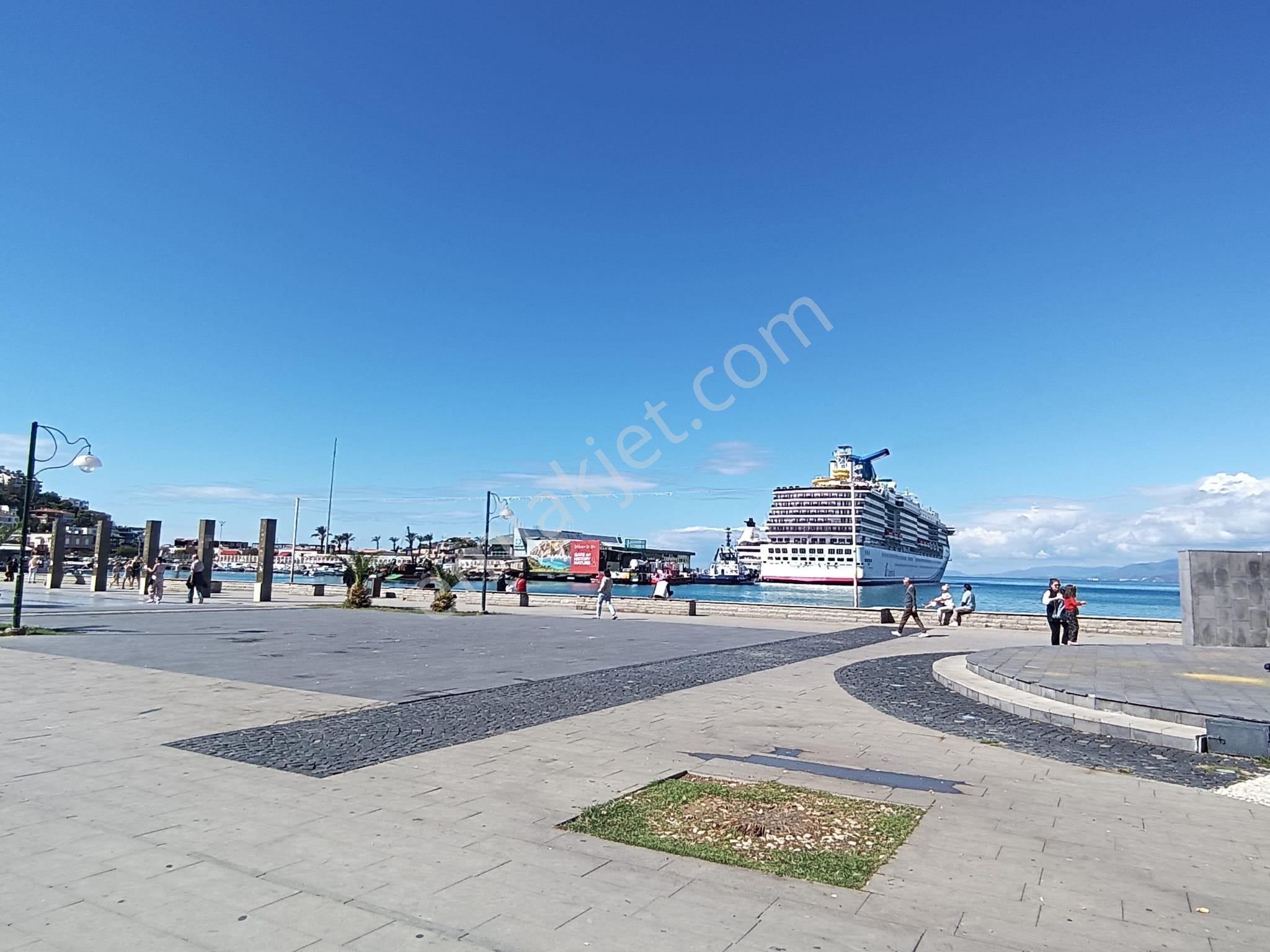 Kuşadası Merkez'de Dublex Kiralık Yalı Dairesi - Görsel 34