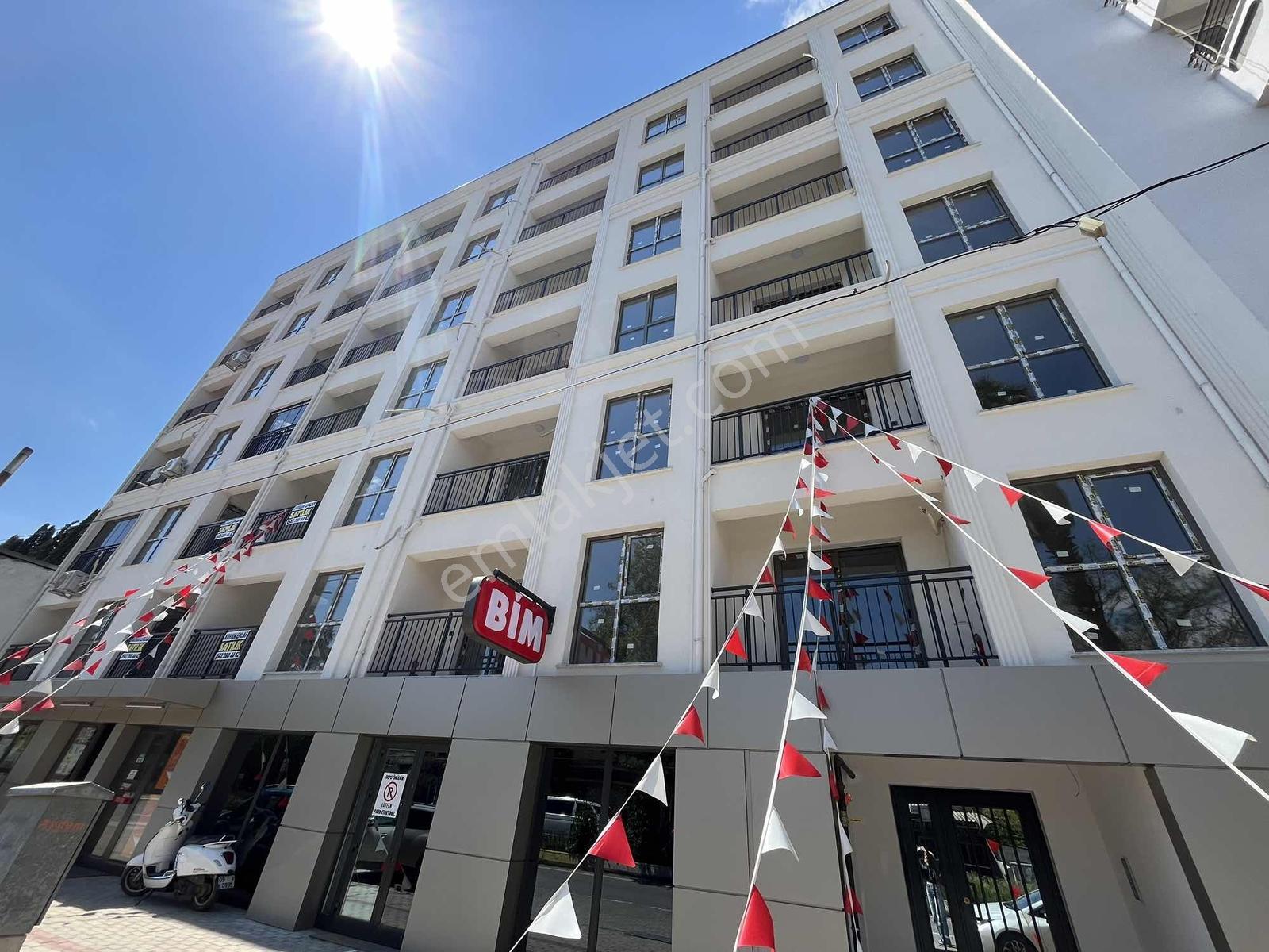 Hürriyet Cd. Üzerinde 1+1 Full Eşyalı Sıfır Daire