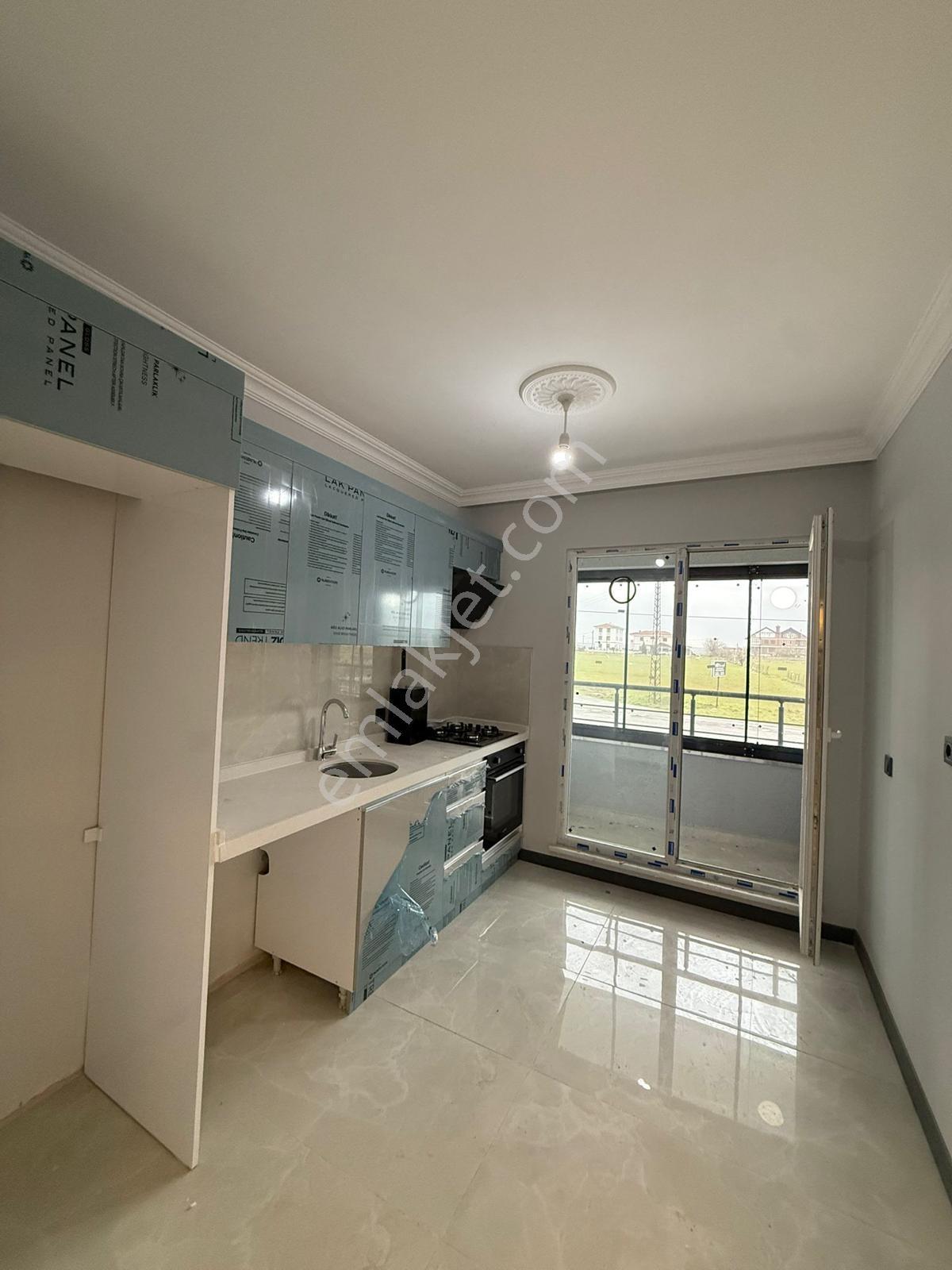 Kemalpaşa Mah'de Yüksek Giriş Kat 2+1 95 M² Daire Balkonlu - Görsel 2