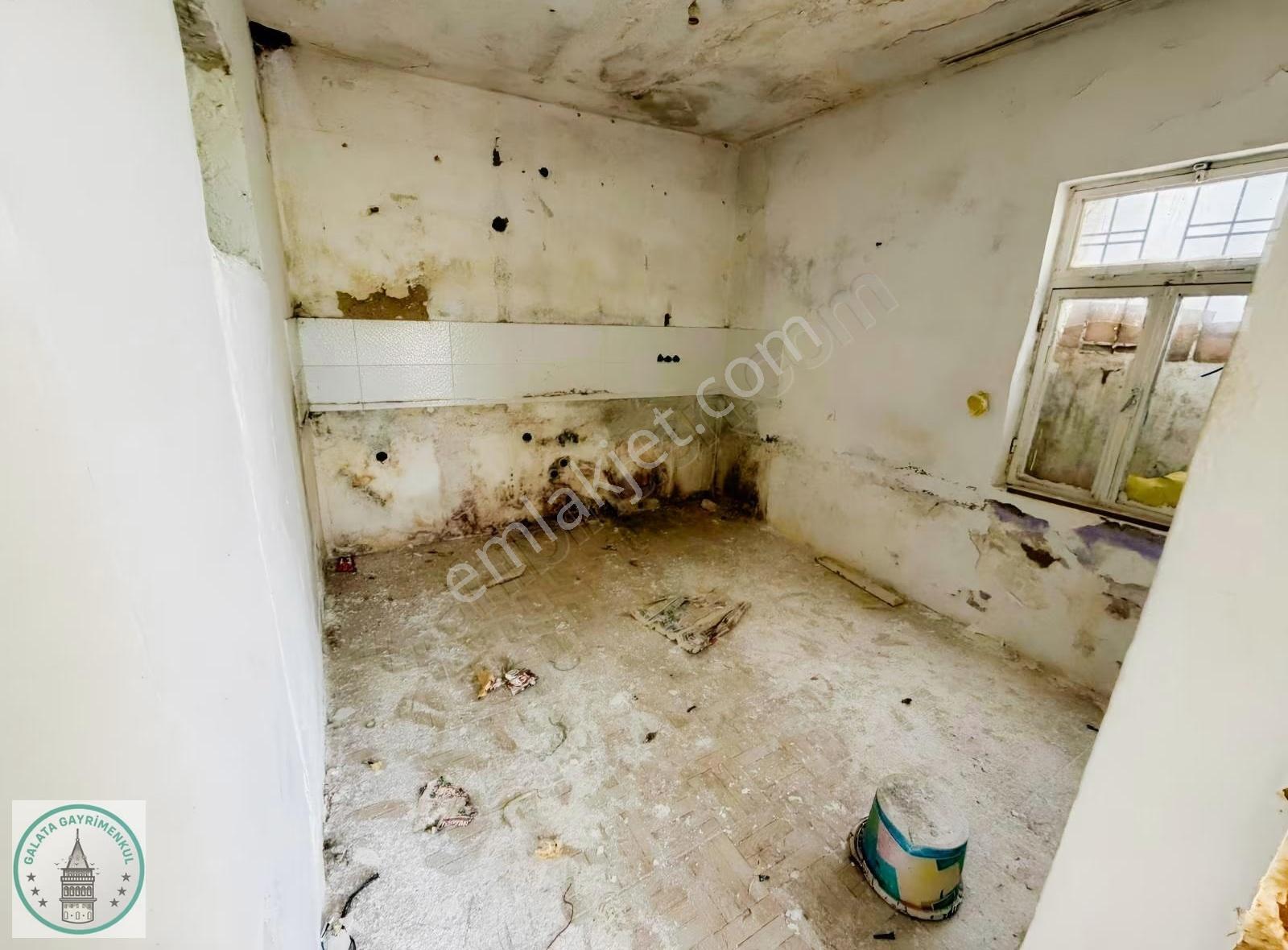 Galata,dan Söke Bağarasi Mah,de 277 M² 3+1 Müstakil Ev Ve Arsa