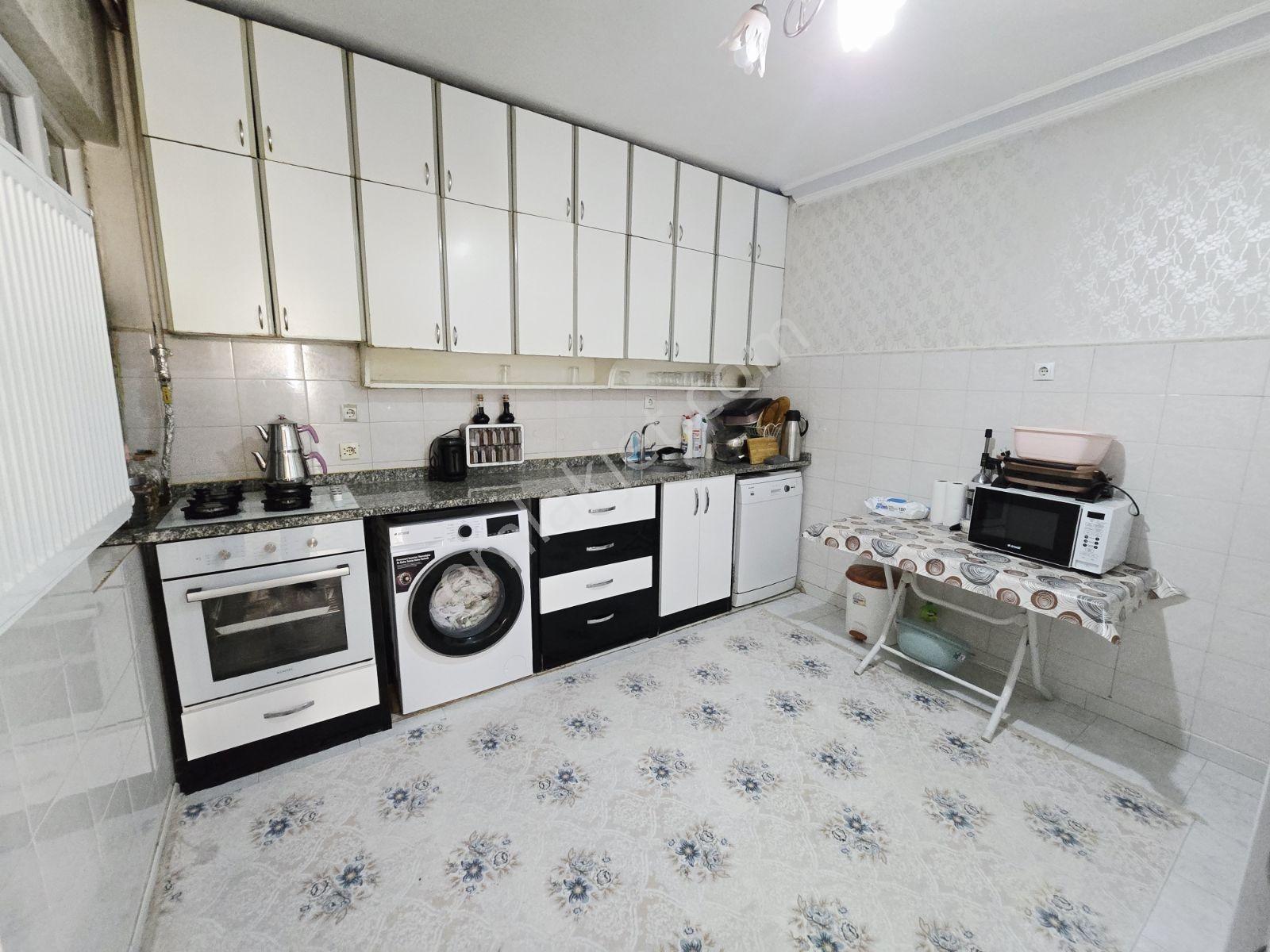 Aktif'ten Yeşilevler'de Daire Takaslı 3 Katlı Müstakıl Satılık - Görsel 6