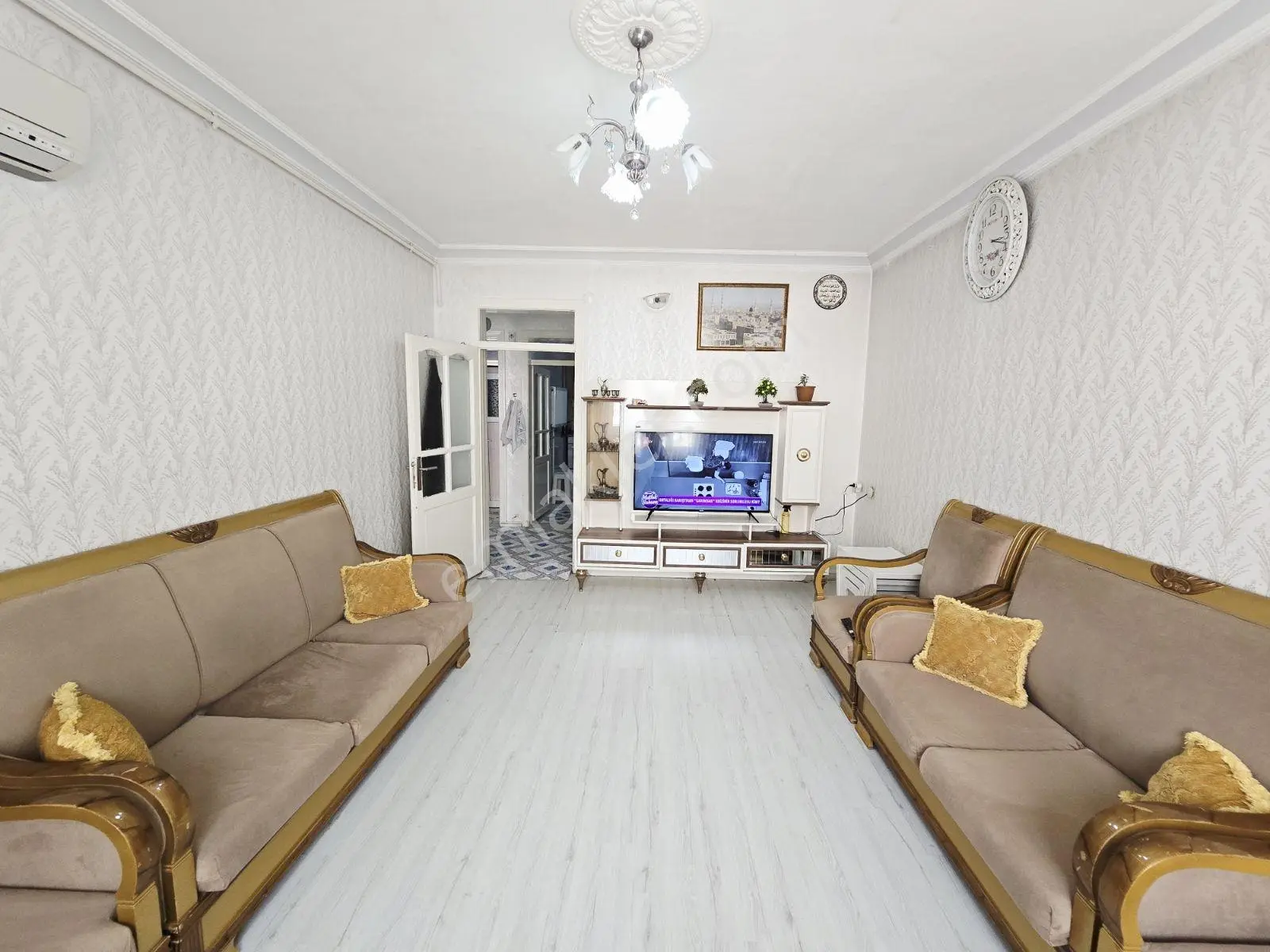 Aktif'ten Yeşilevler'de Daire Takaslı 3 Katlı Müstakıl Satılık