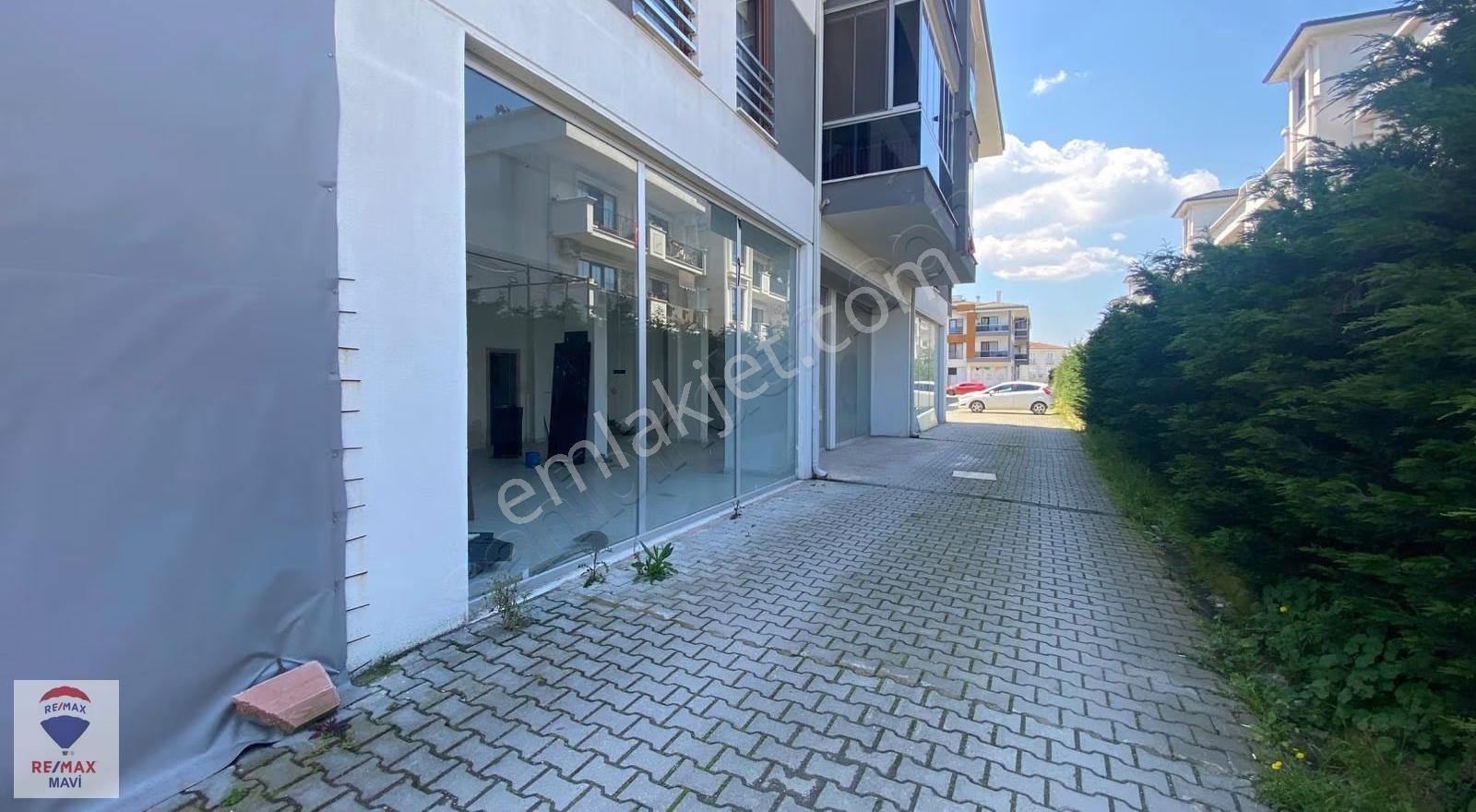 Serdivan Yazlıkta En İşlek Caddede Kiralık 550 M2 Köşe Dükkan - Görsel 5