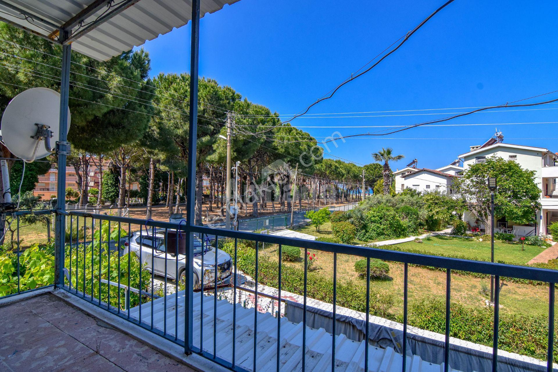 Kuşadası Davutlar Sahil Sitelerinde Denize Sıfır Satılık 3+1 - Görsel 24