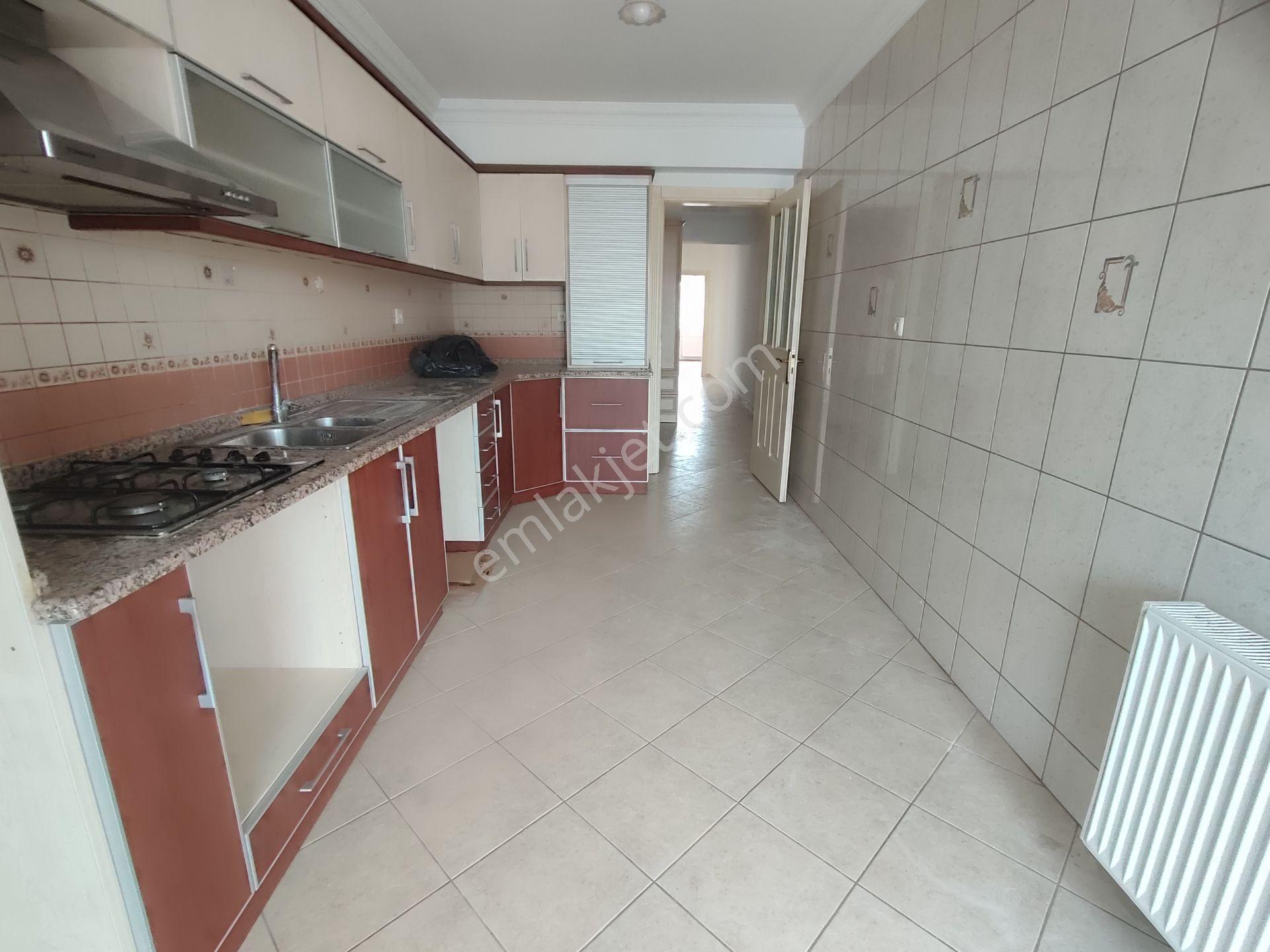 Kardeşten Edremit Merkezde Otogara Yakın Doğalgazlı Asansörlü Ayrı Mutfaklı Geniş 3+1 Daire - Görsel 3