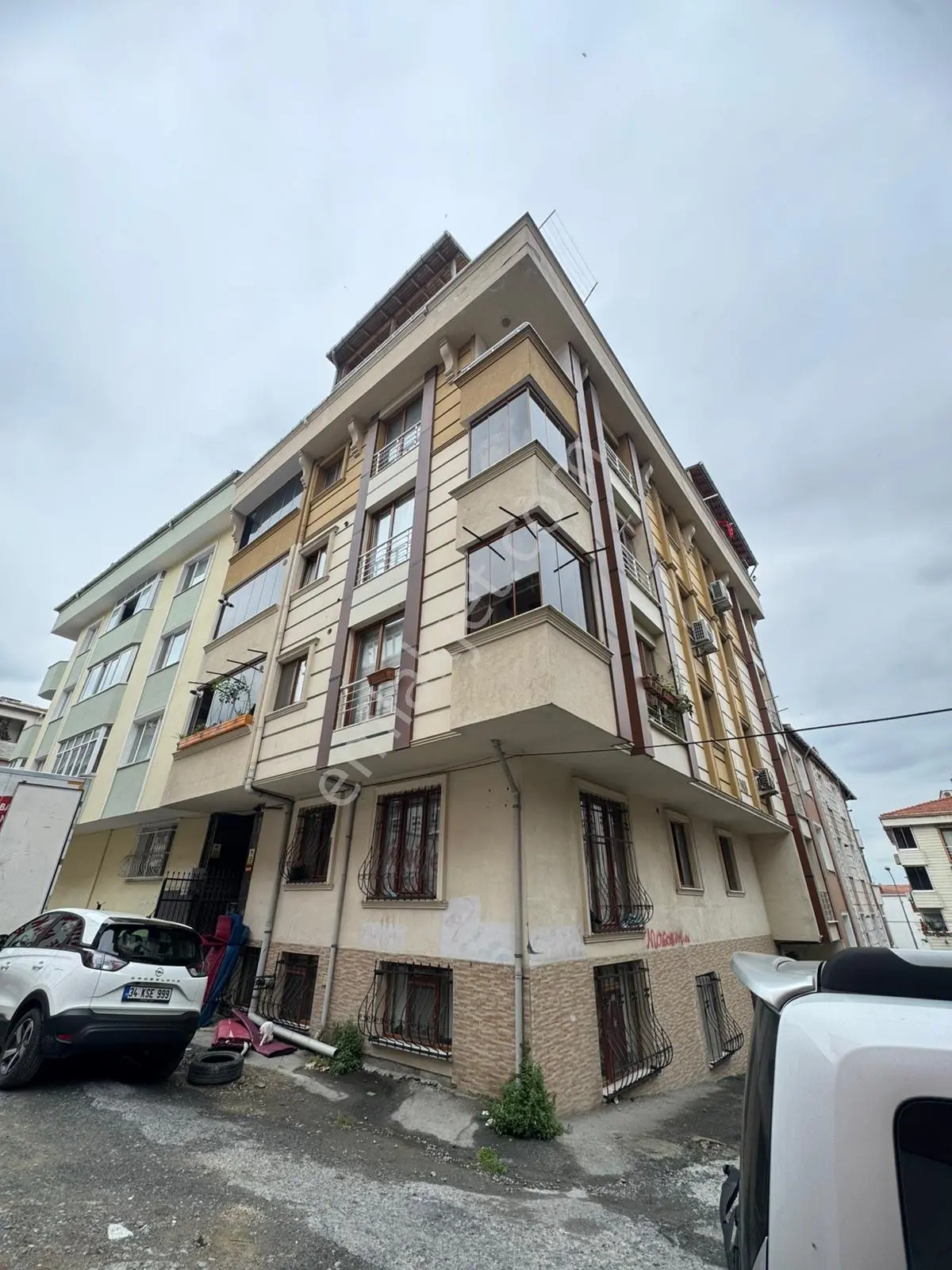 Tuğra'dan Bağlarbaşı Mahallesinde Satılık İskanlı Dublex Daire