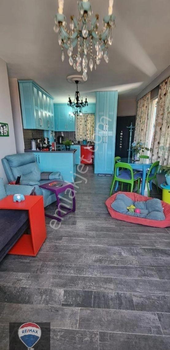 Kuşadası Merkez’de Satılık Lıman Manzaralı Teraslı Şırın 2+1 Eşyalı Daıre