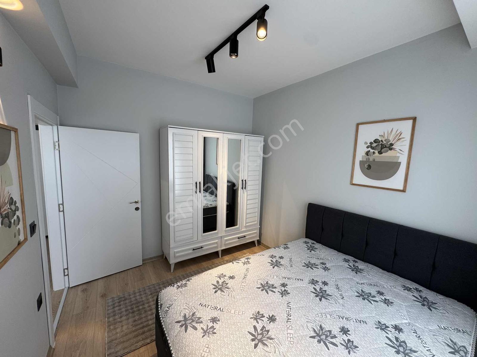 Toplu Konut Bulvarı Bir Alt Sokağı Kiralık Sıfır Eşyalı 1+1 - Görsel 14