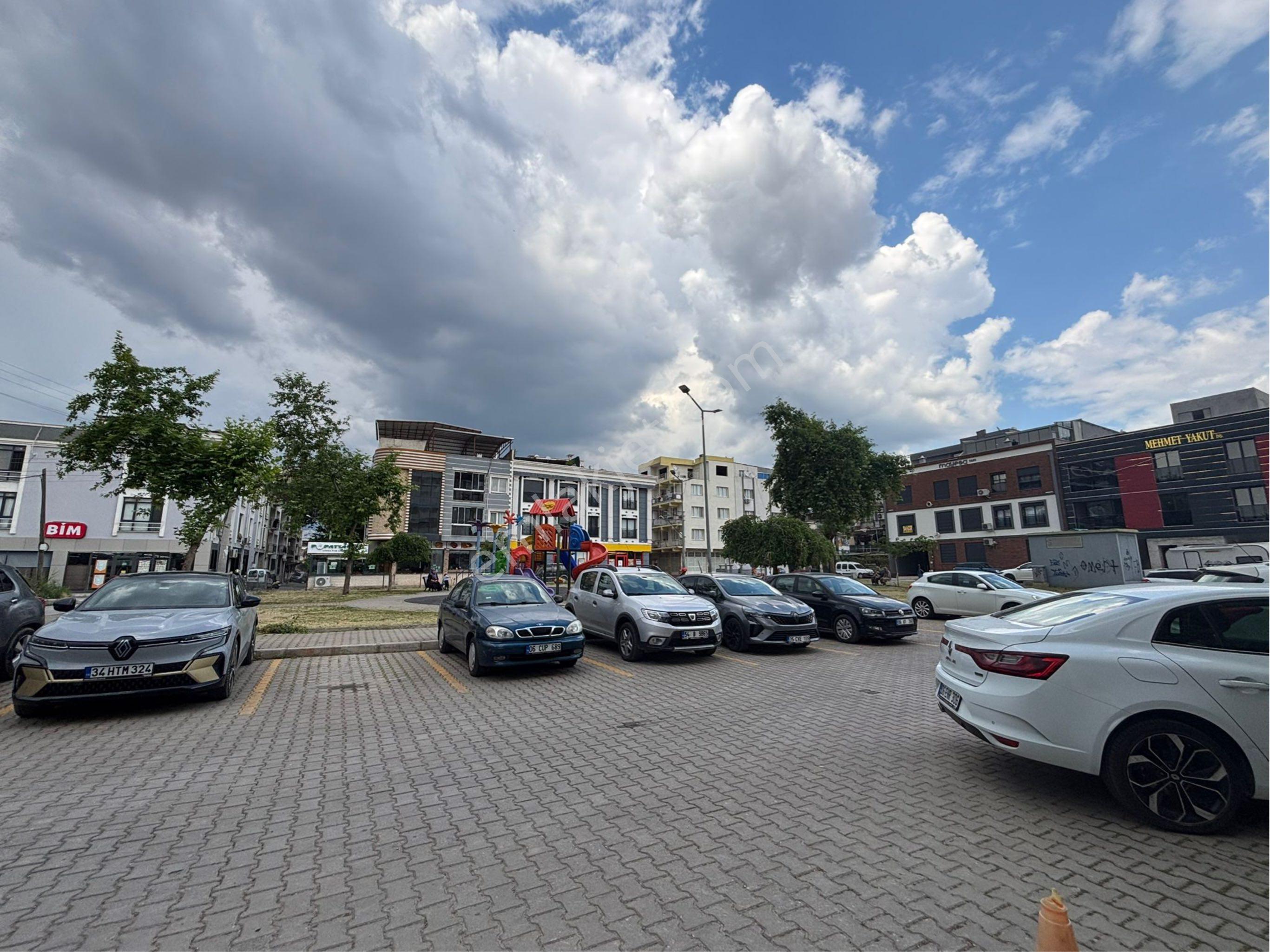 Bornova Myvia’da Havuzlu 7/24 Güvenlikli 1+1 Kiralık Eşyalı Daire - Görsel 2