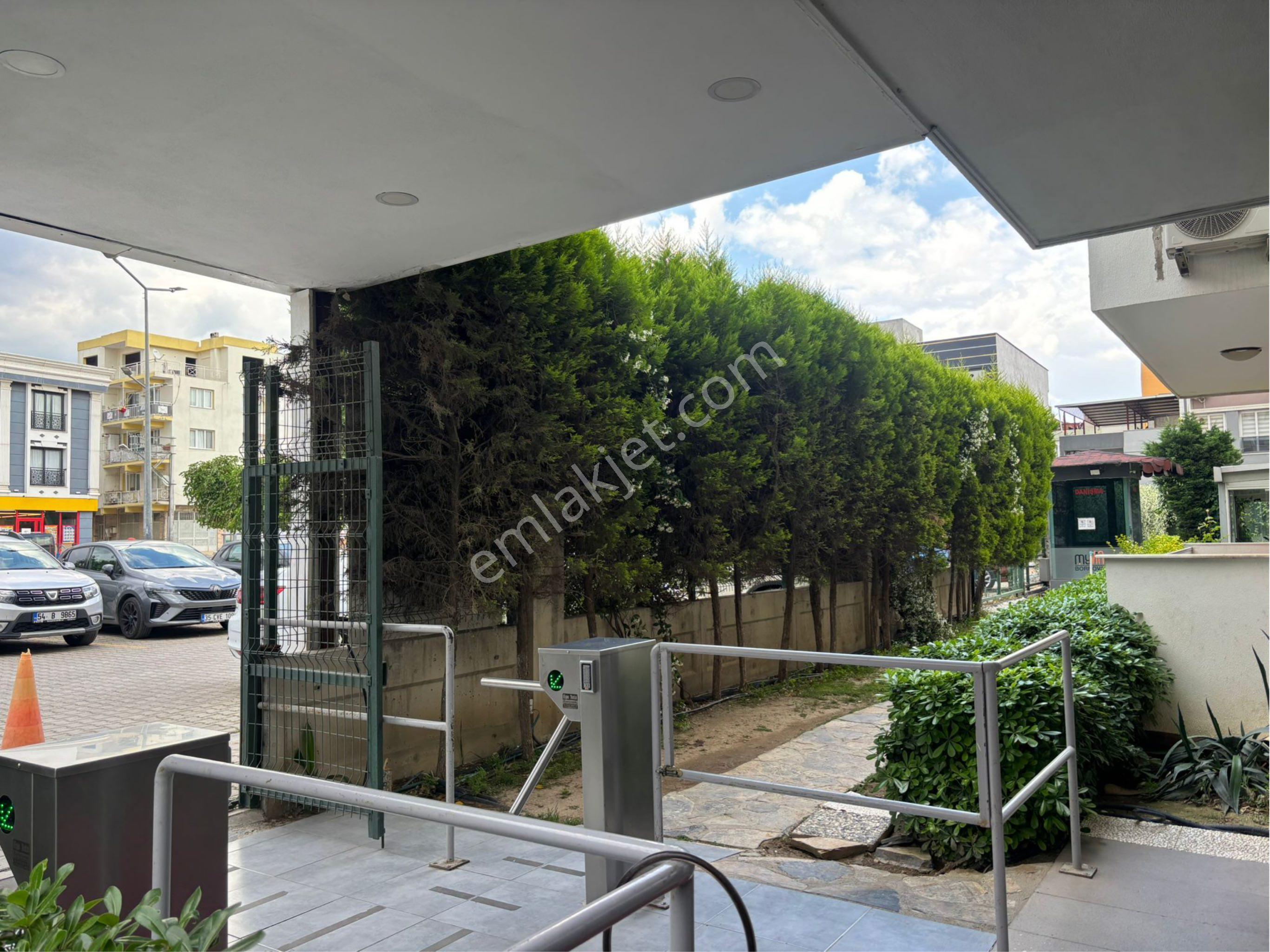 Bornova Myvia’da Havuzlu 7/24 Güvenlikli 1+1 Kiralık Eşyalı Daire - Görsel 3
