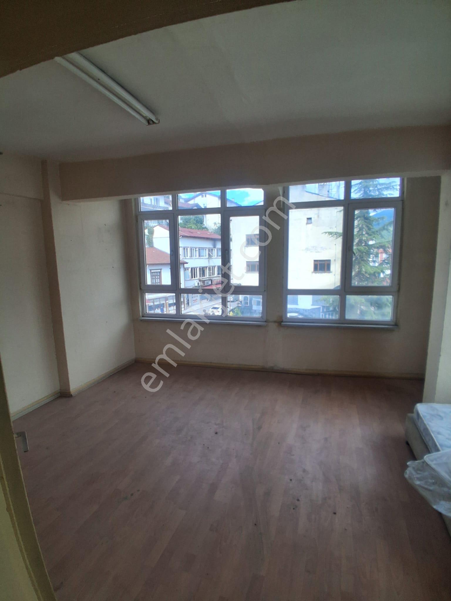 Adalet Gold Group Emlak'tan Cepnibey Mahallesinde Cadde Üzerinde Uygun Fiyata Kiralık İş Yeri