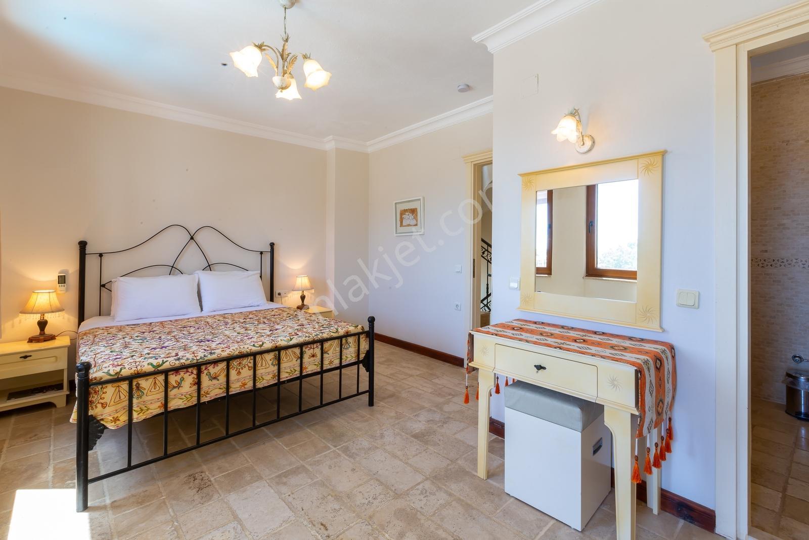 Kalkanda 3 En-suite Yatak Odalı Villa - Görsel 25