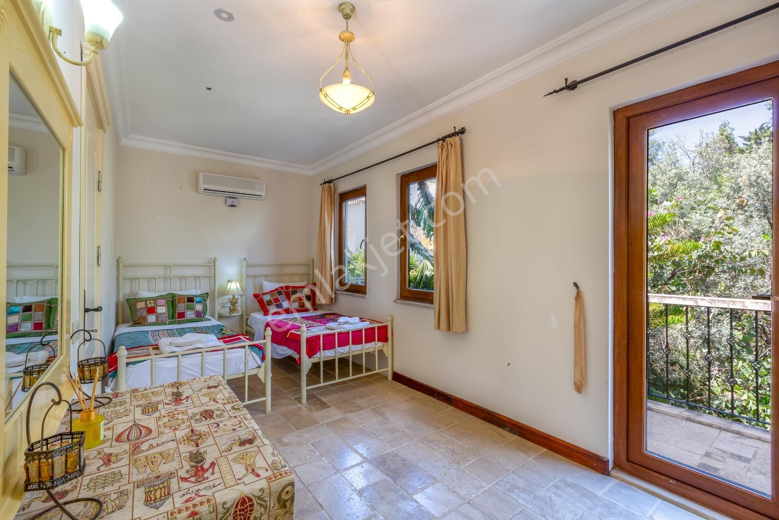 Kalkanda 3 En-suite Yatak Odalı Villa - Görsel 18
