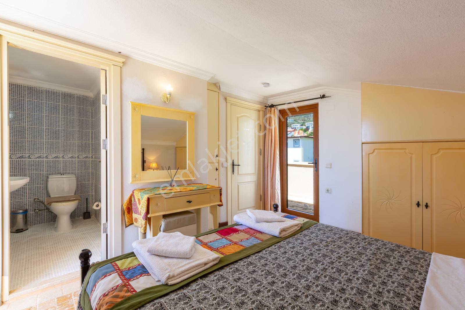 Kalkanda 3 En-suite Yatak Odalı Villa - Görsel 29