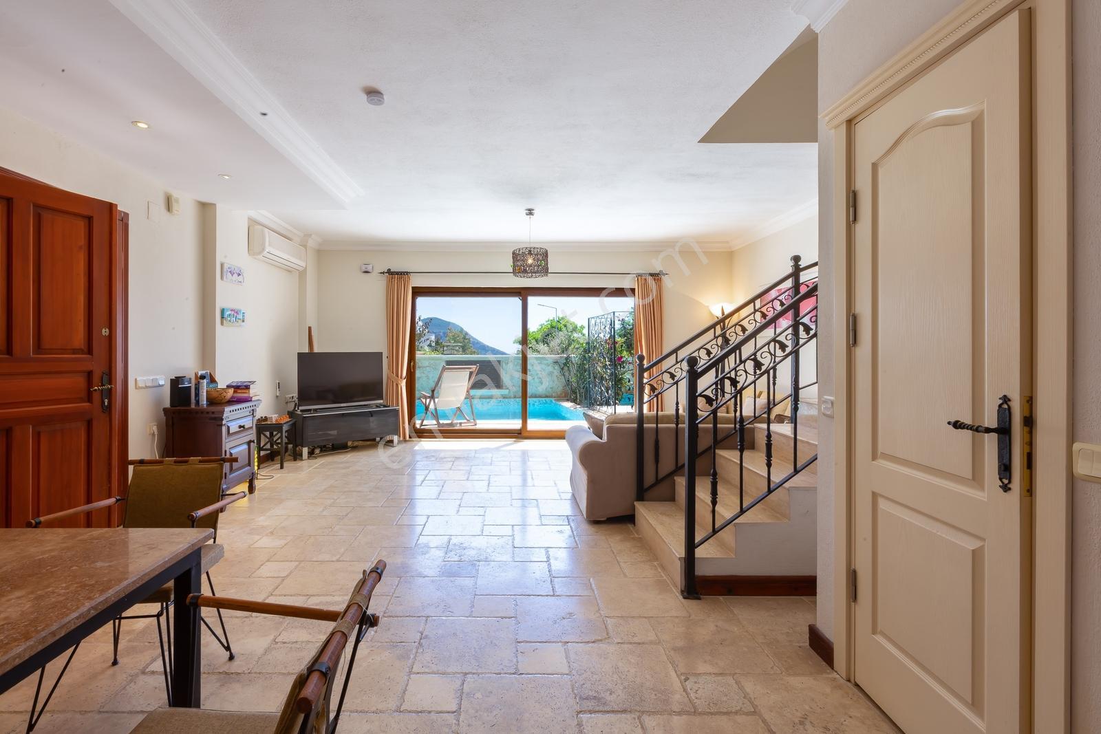 Kalkanda 3 En-suite Yatak Odalı Villa - Görsel 7
