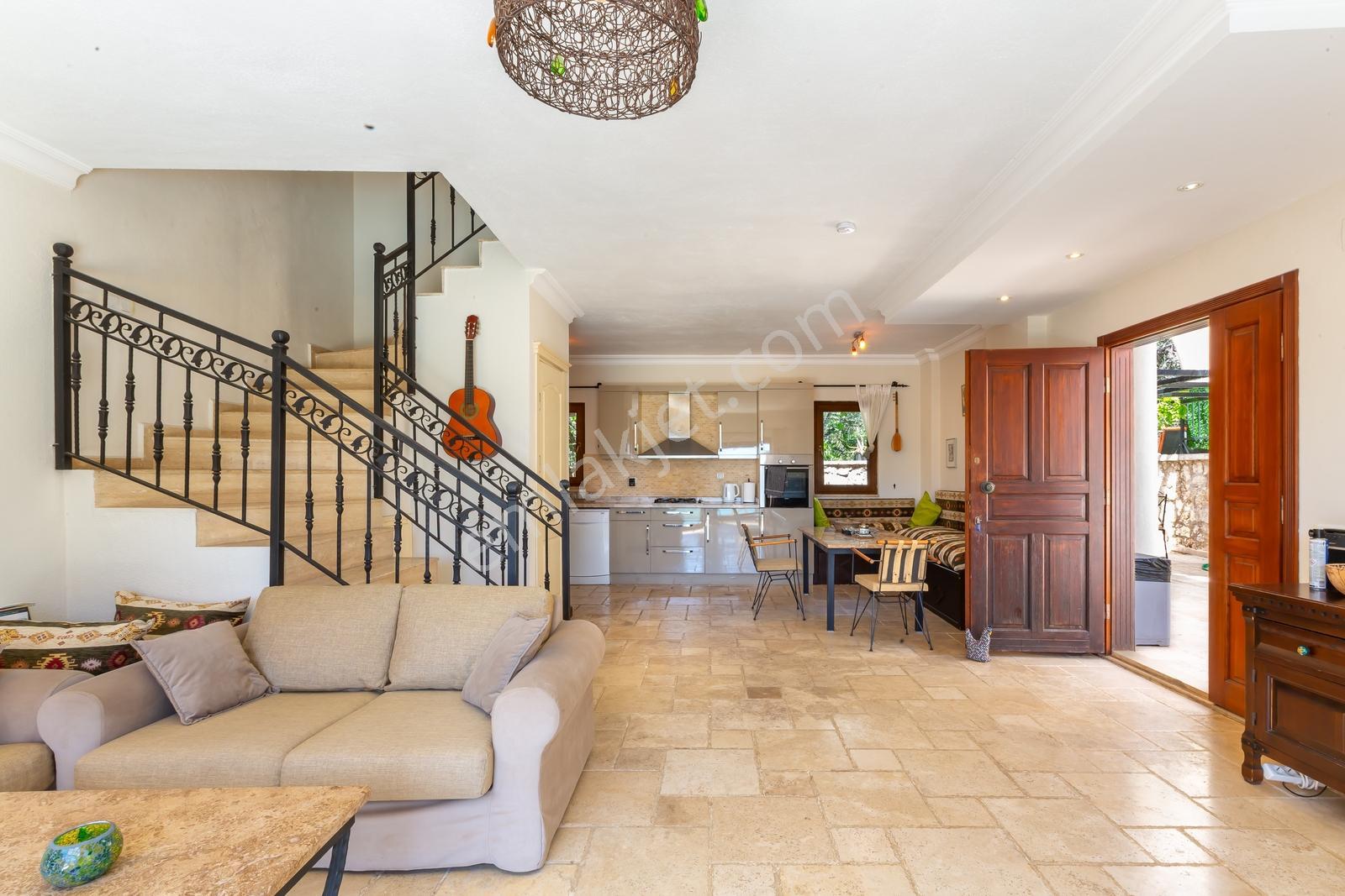Kalkanda 3 En-suite Yatak Odalı Villa - Görsel 15