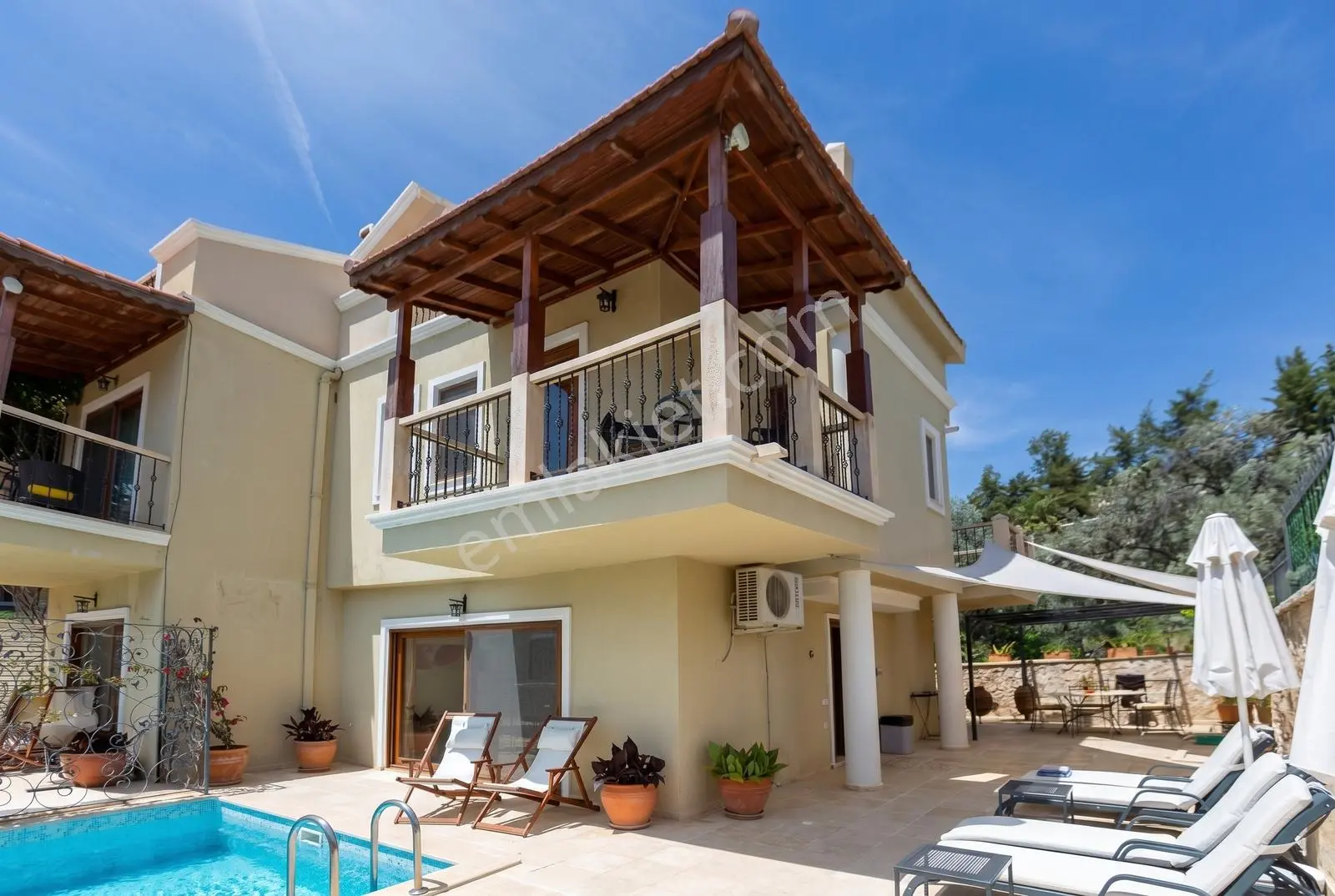 Kalkanda 3 En-suite Yatak Odalı Villa - Görsel 2