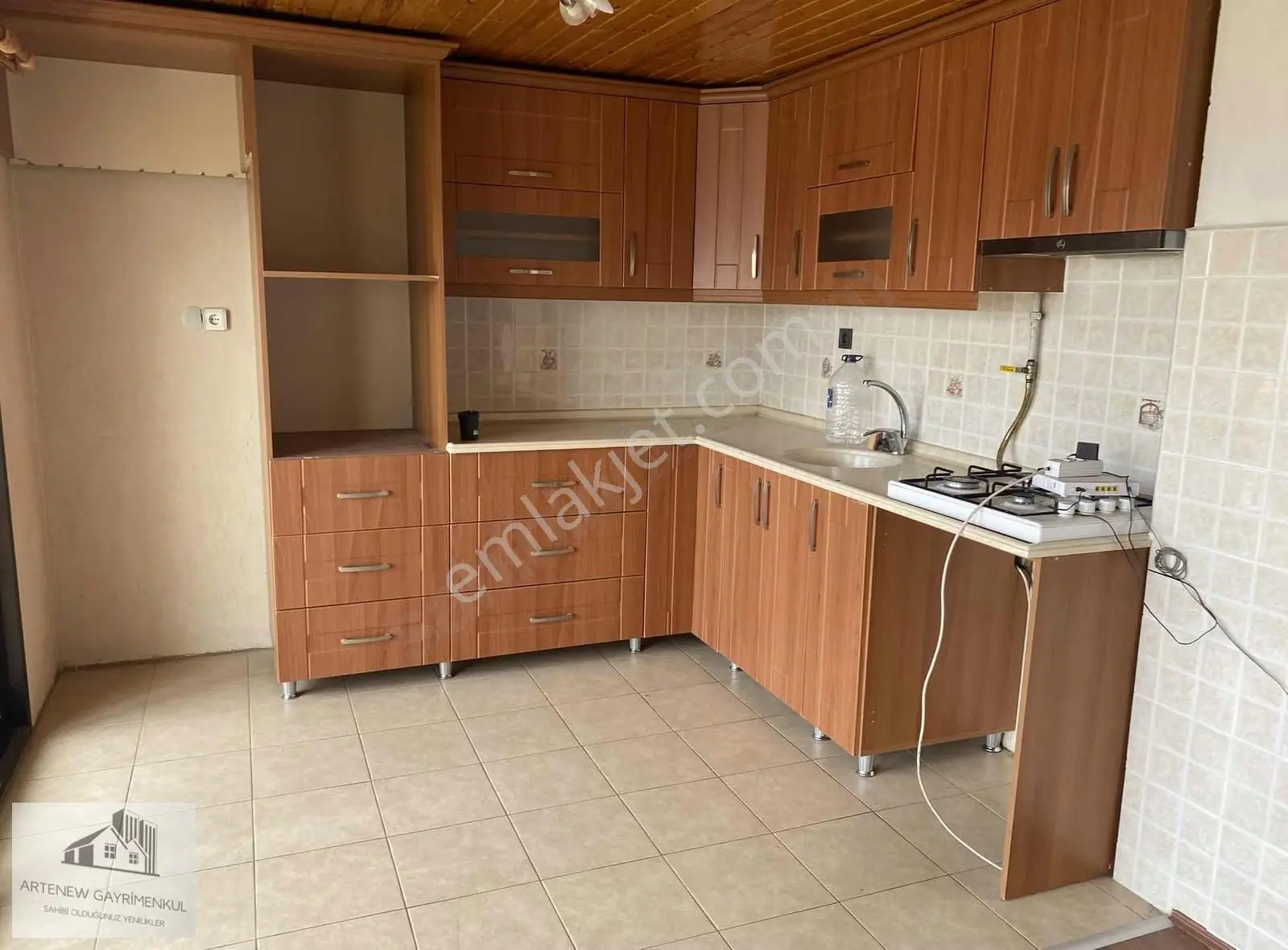 Ag'den 1+1 Doğalgazlı K.mutfak Bekara Uygun Kiralık