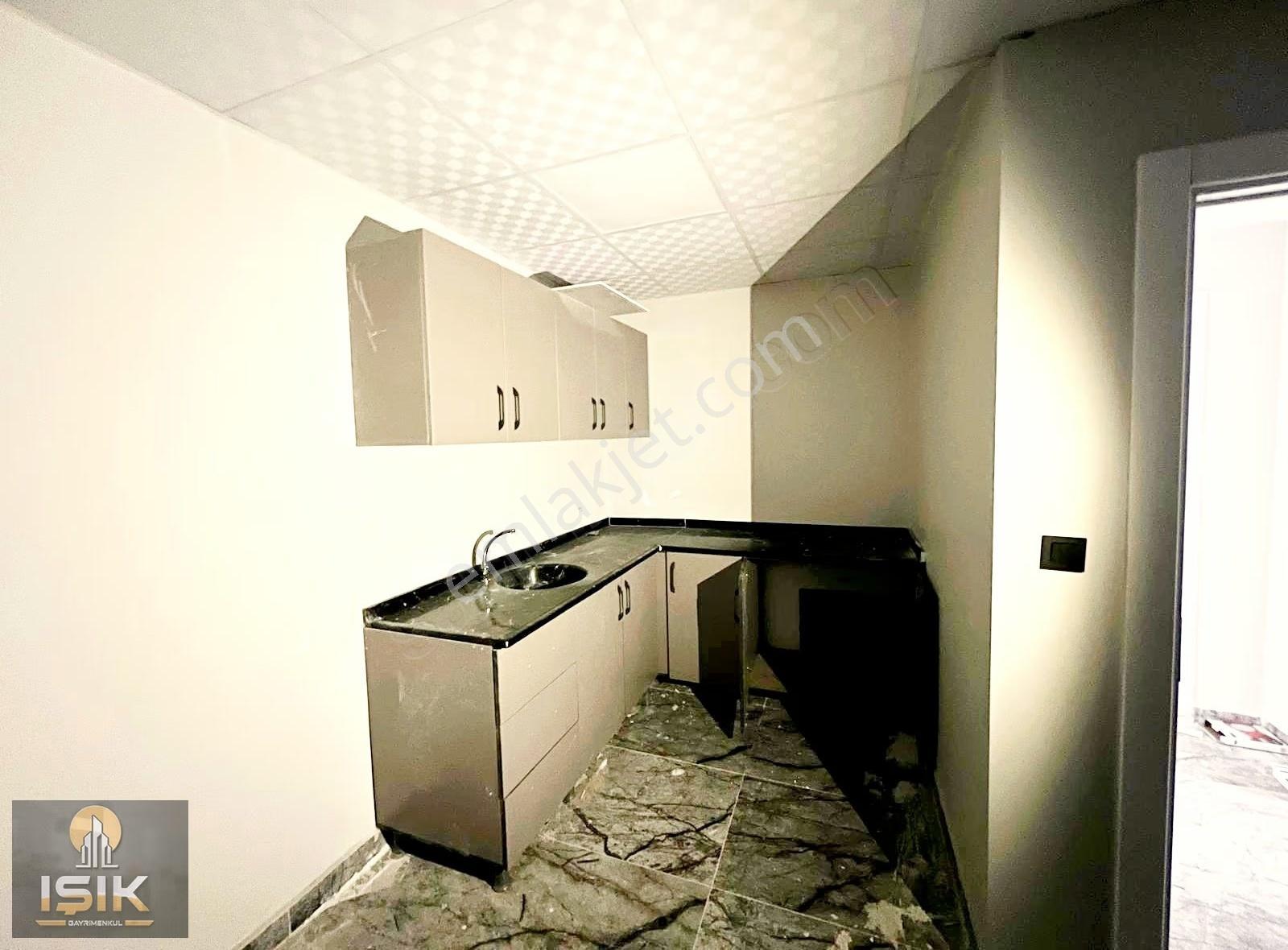 Işık Gm' Den Tortum Yolu Üzeri Satılık 3 Katlı Sıfır İşyeri - Görsel 13