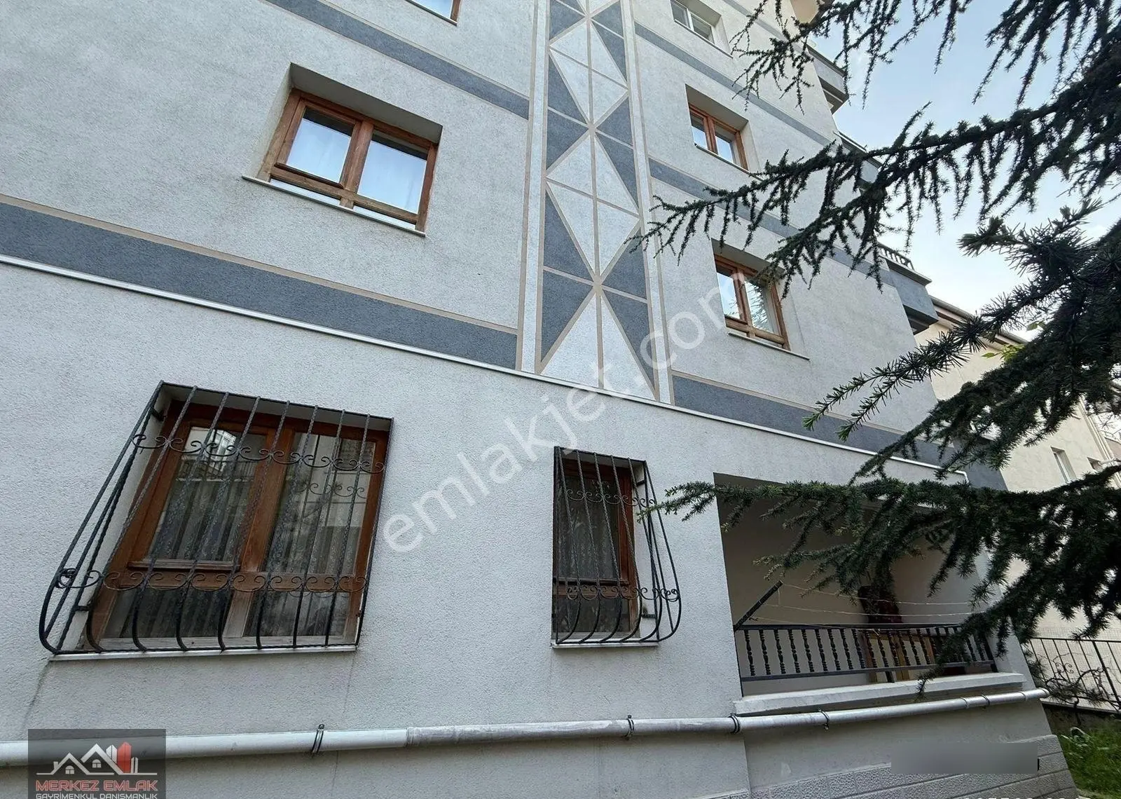 Gülveren Mah 3+1 Kot 1 Bahçe Katı 110 M2 Bağımsız Kombili
