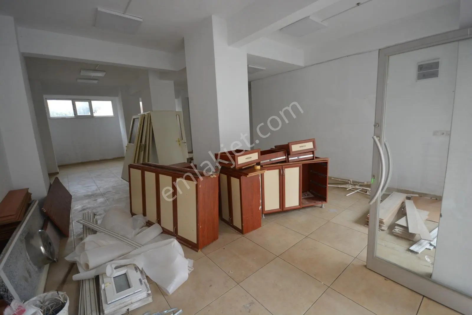 Kiralık Metroya Yürüme Mesafesinde 95 M2 Cadde Üzeri Dükkan - Görsel 12