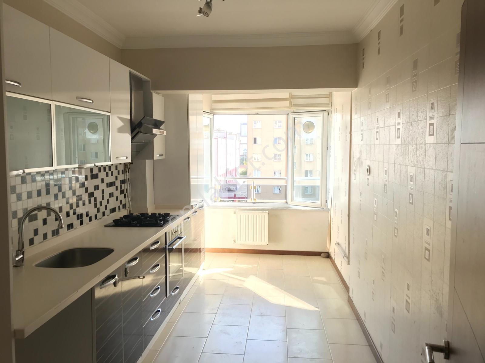 Beylikdüzü Metrobüse 3 Dk, Bahçeli, Otoparklı 3+1 Satılık Daire - Görsel 2