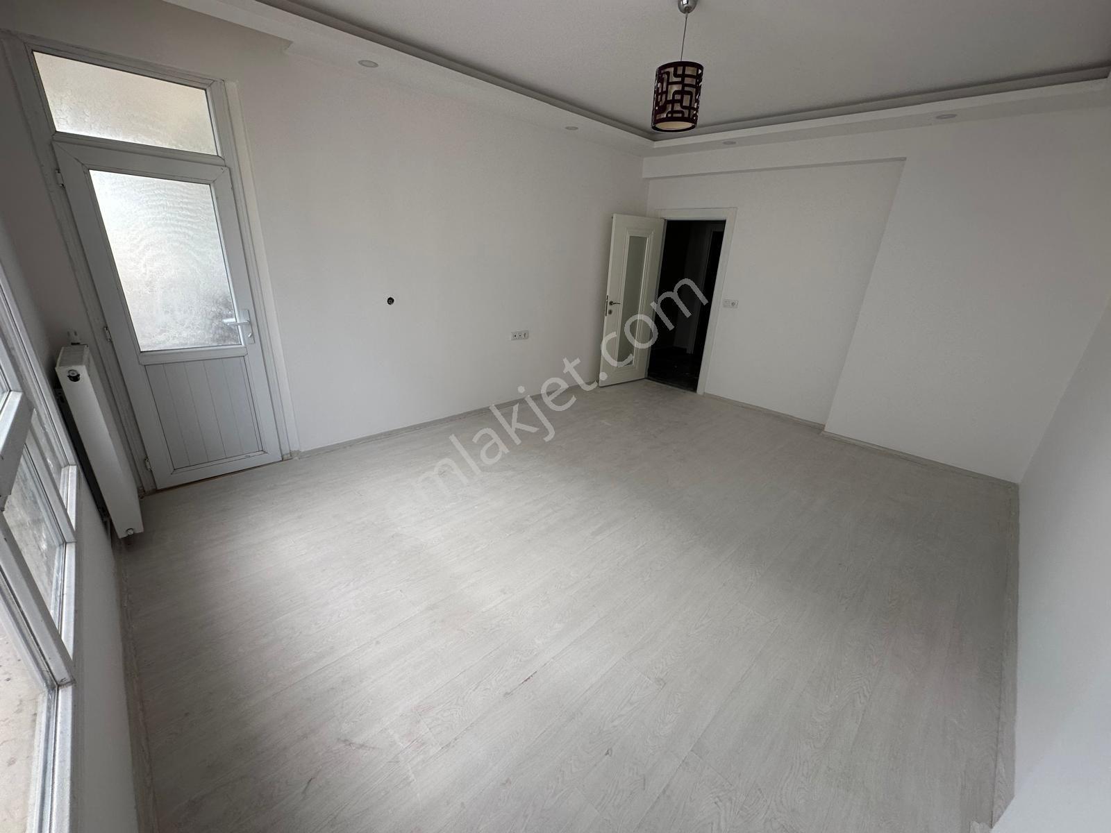 Uyaran 79 Gayrimenkul Den Kazım Karabekir Mh Satılık 2+1 Daire