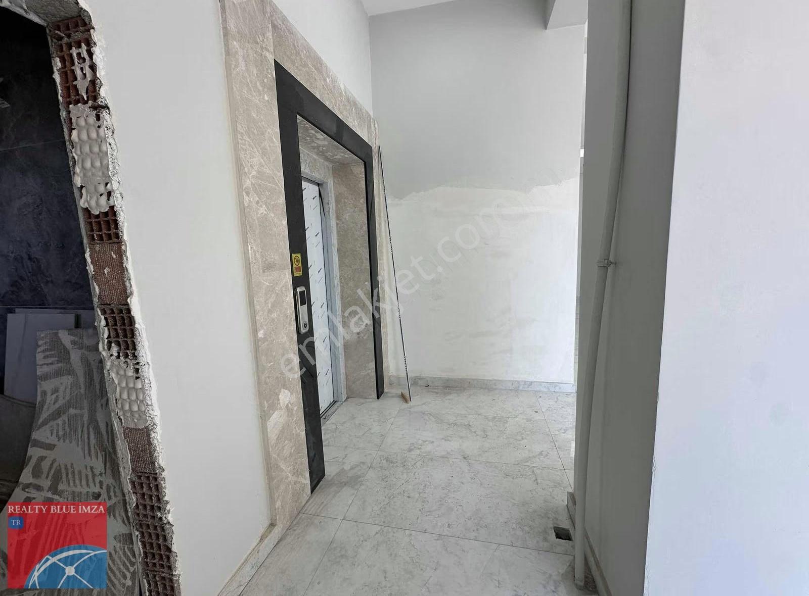 Yenidoğan Caddesi'nde Önü Açık Harika Kiralık Dükkan - Görsel 7