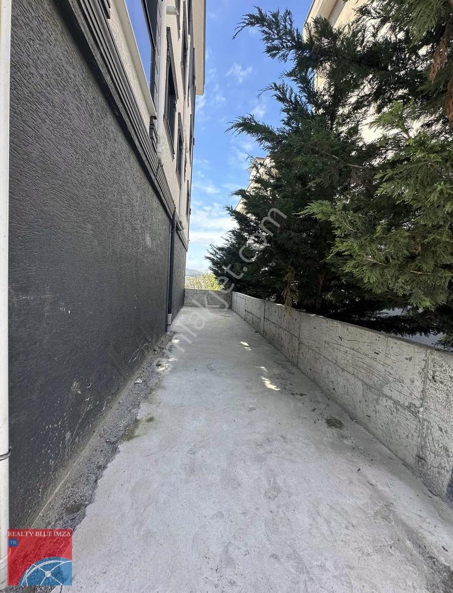 Yenidoğan Caddesi'nde Önü Açık Harika Kiralık Dükkan - Görsel 3