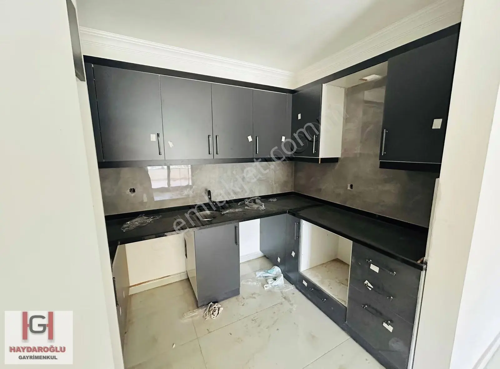 Arsuz Gökmeydan Mah'de Okan Towers'ta Satılık 1+1 Giriş Kat - Görsel 2