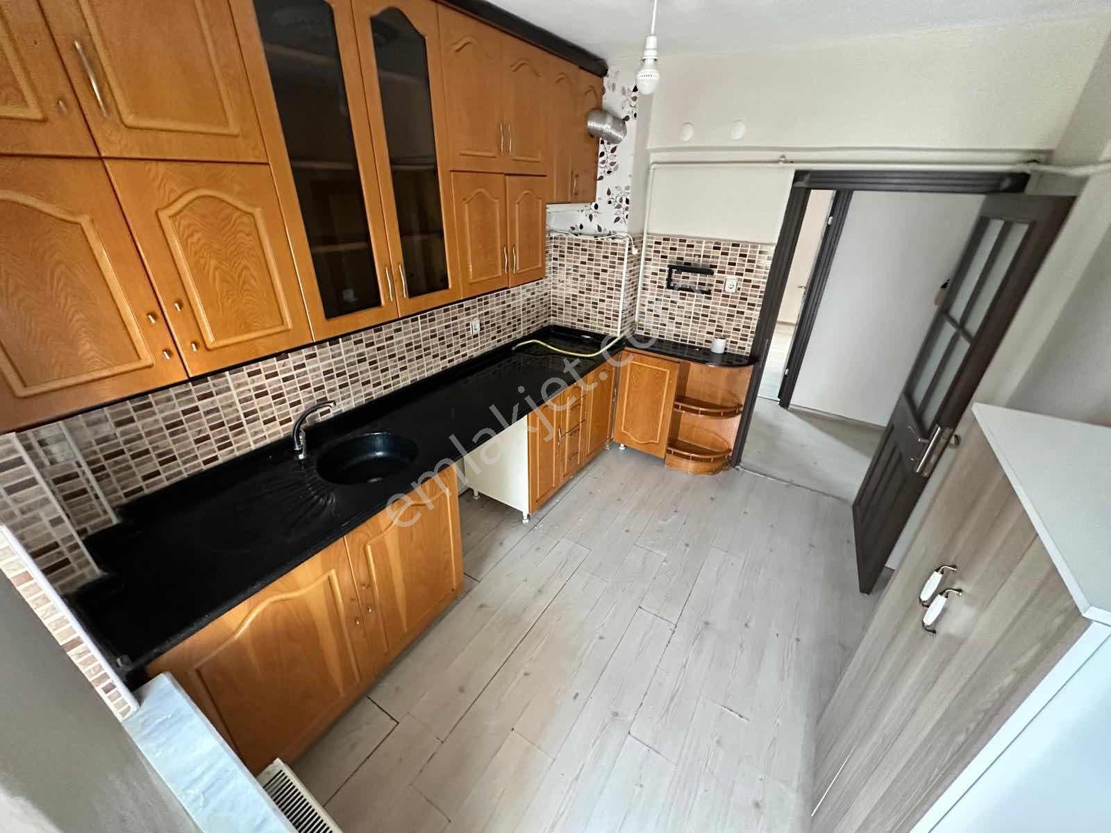 Ulukan'dn Osmanlı'da Cadde Üzeri Site İçerisinde Bakımlı 3+1 !!! - Görsel 4