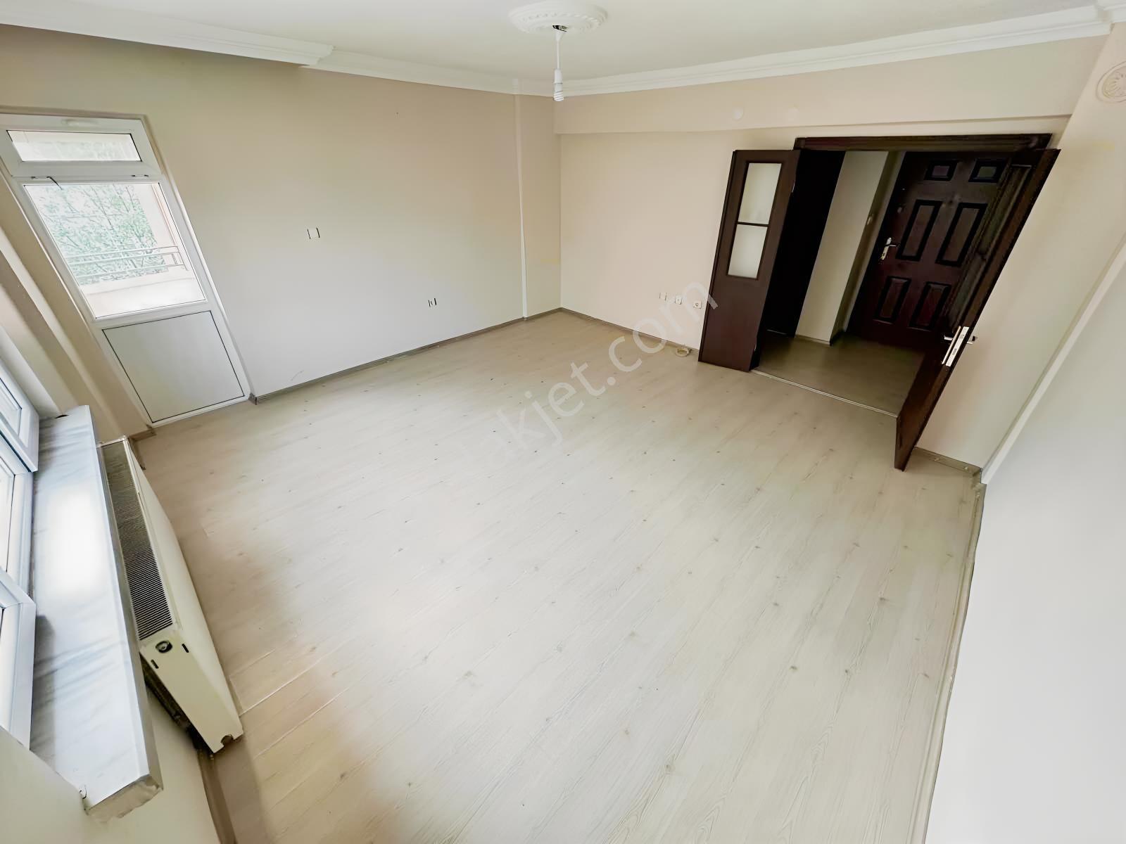 Ulukan'dn Osmanlı'da Cadde Üzeri Site İçerisinde Bakımlı 3+1 !!! - Görsel 24