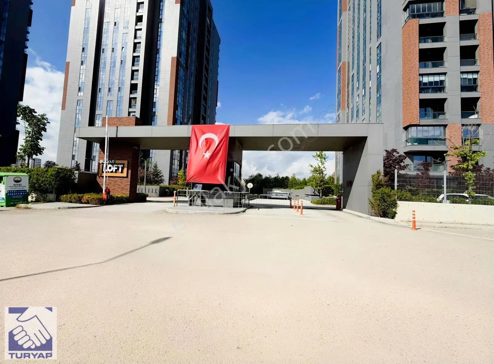 İncek Bulvar Loft'ta 2+1 Bulvar Cepheli Satılık Daire