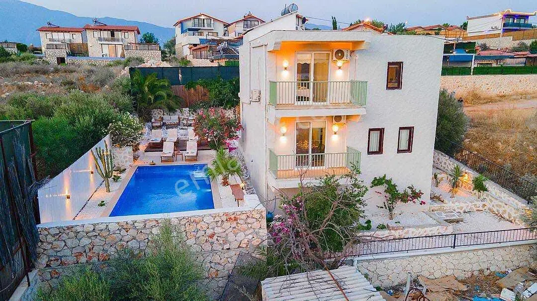 Antalya Kaş’ta Patara Plajı’na Yakın Havuzlu Ve Eşyalı Villa