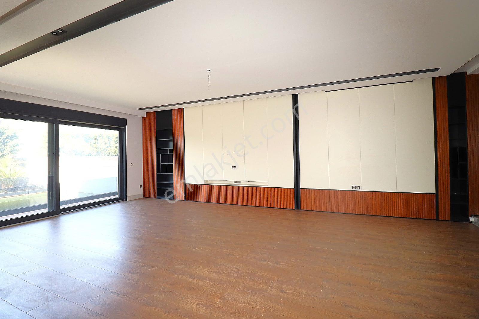 Konyaaltı'nda Modern Site İçerisinde 3 Katlı Villa - Görsel 8