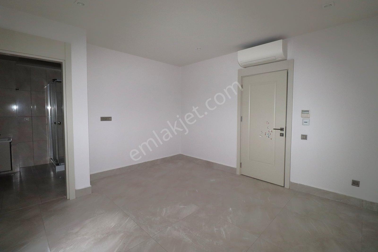 Konyaaltı'nda Modern Site İçerisinde 3 Katlı Villa - Görsel 23