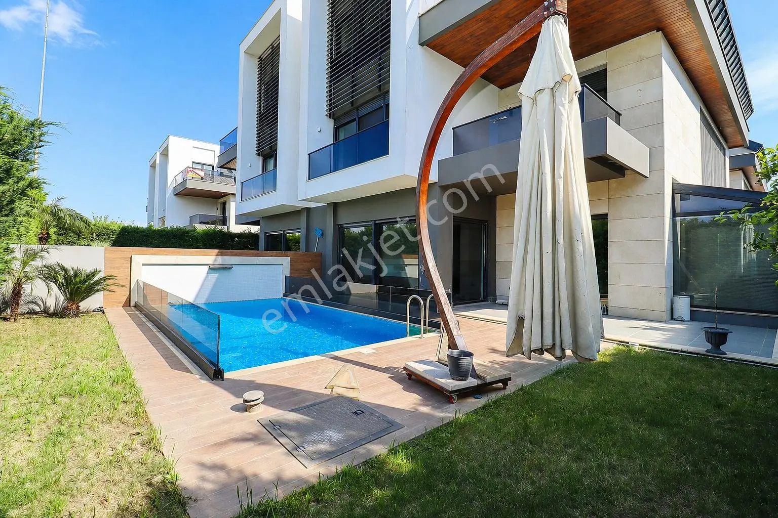 Konyaaltı'nda Modern Site İçerisinde 3 Katlı Villa - Görsel 4