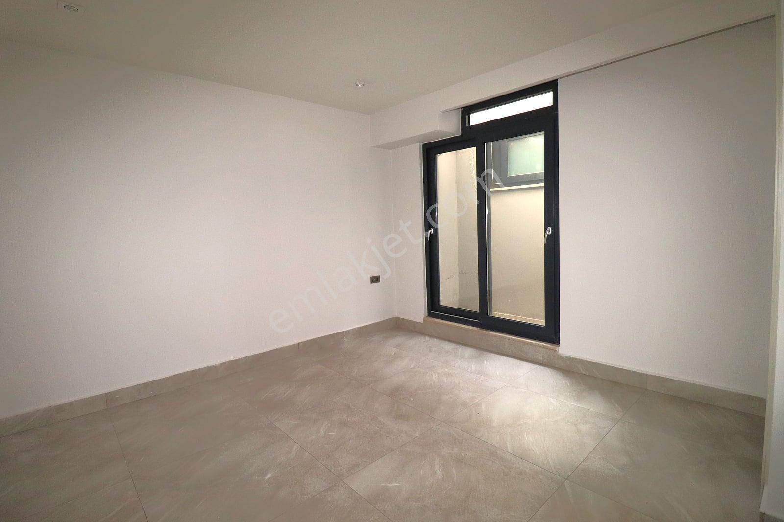 Konyaaltı'nda Modern Site İçerisinde 3 Katlı Villa - Görsel 24